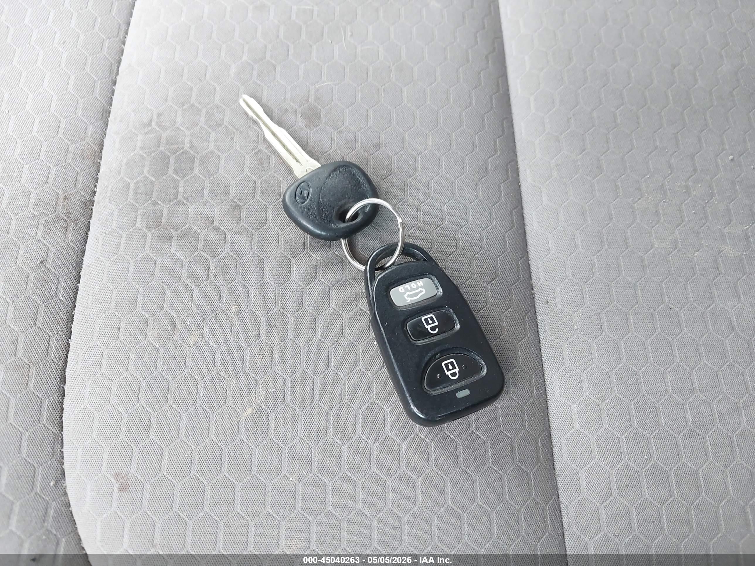 HYUNDAI ELANTRA image 11