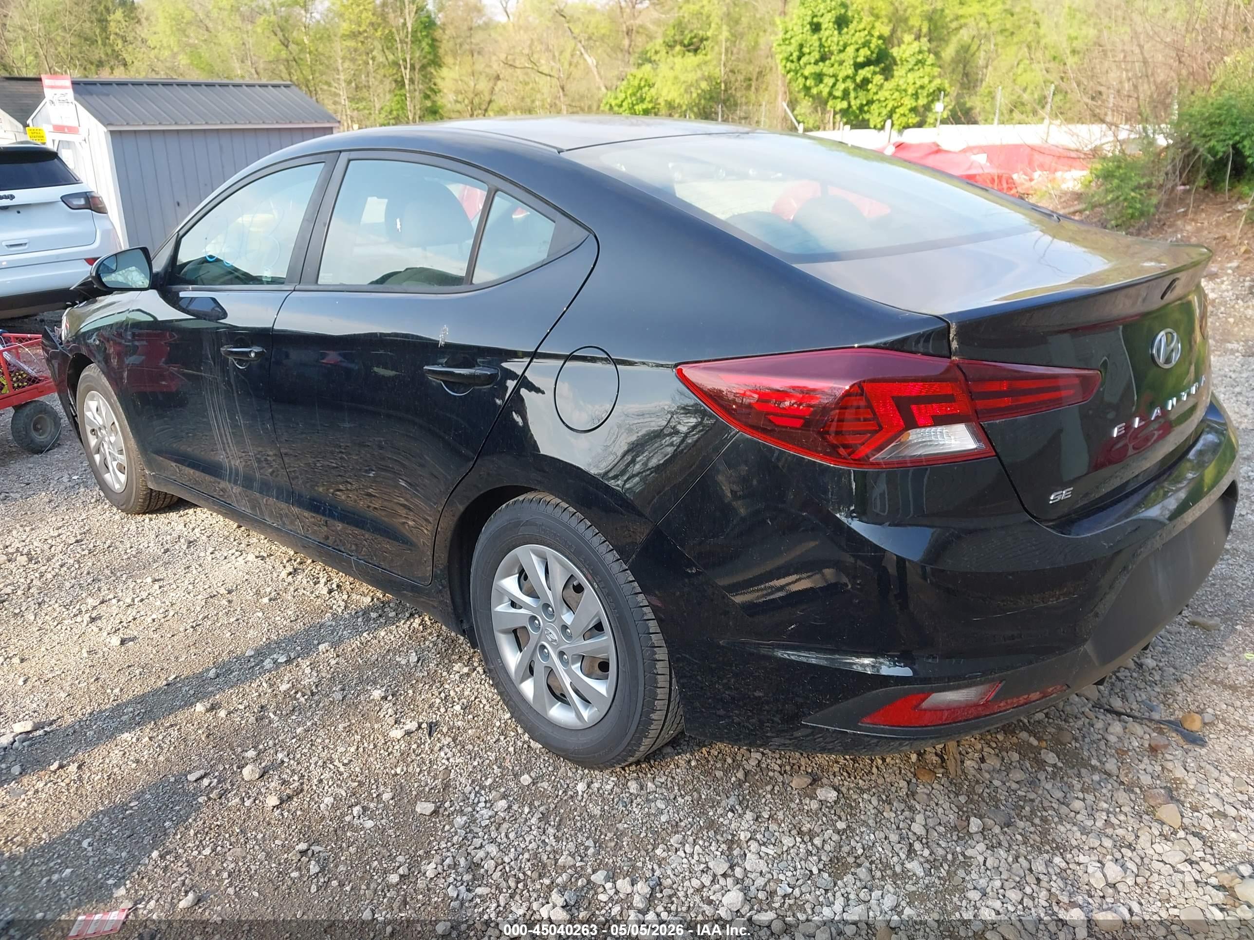 HYUNDAI ELANTRA image 3