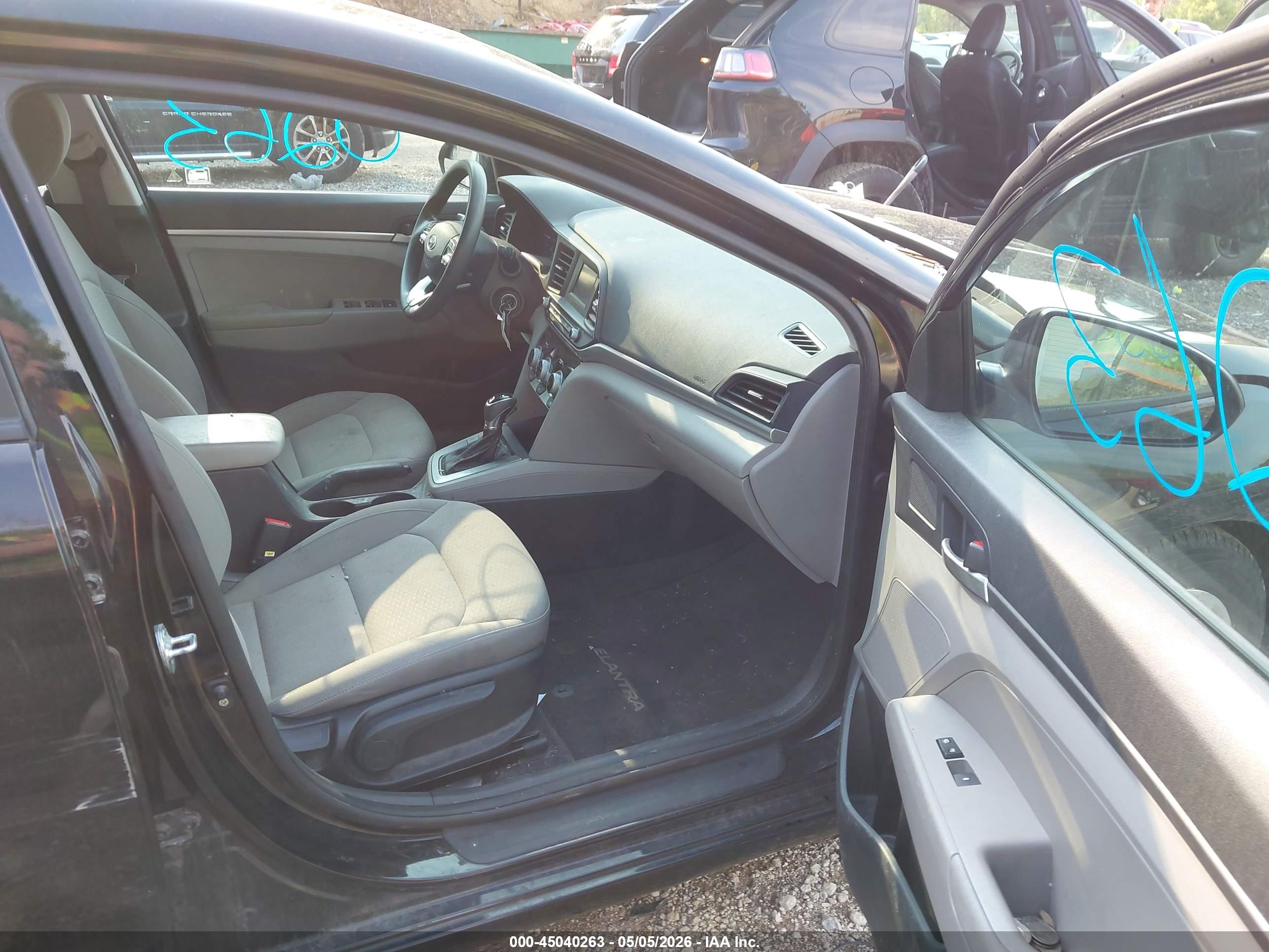HYUNDAI ELANTRA image 5