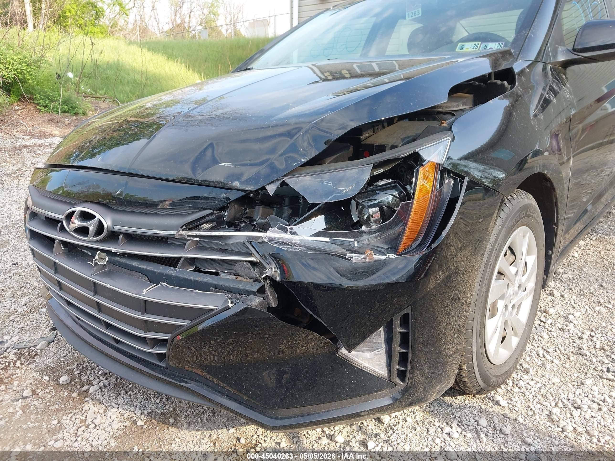 HYUNDAI ELANTRA image 6