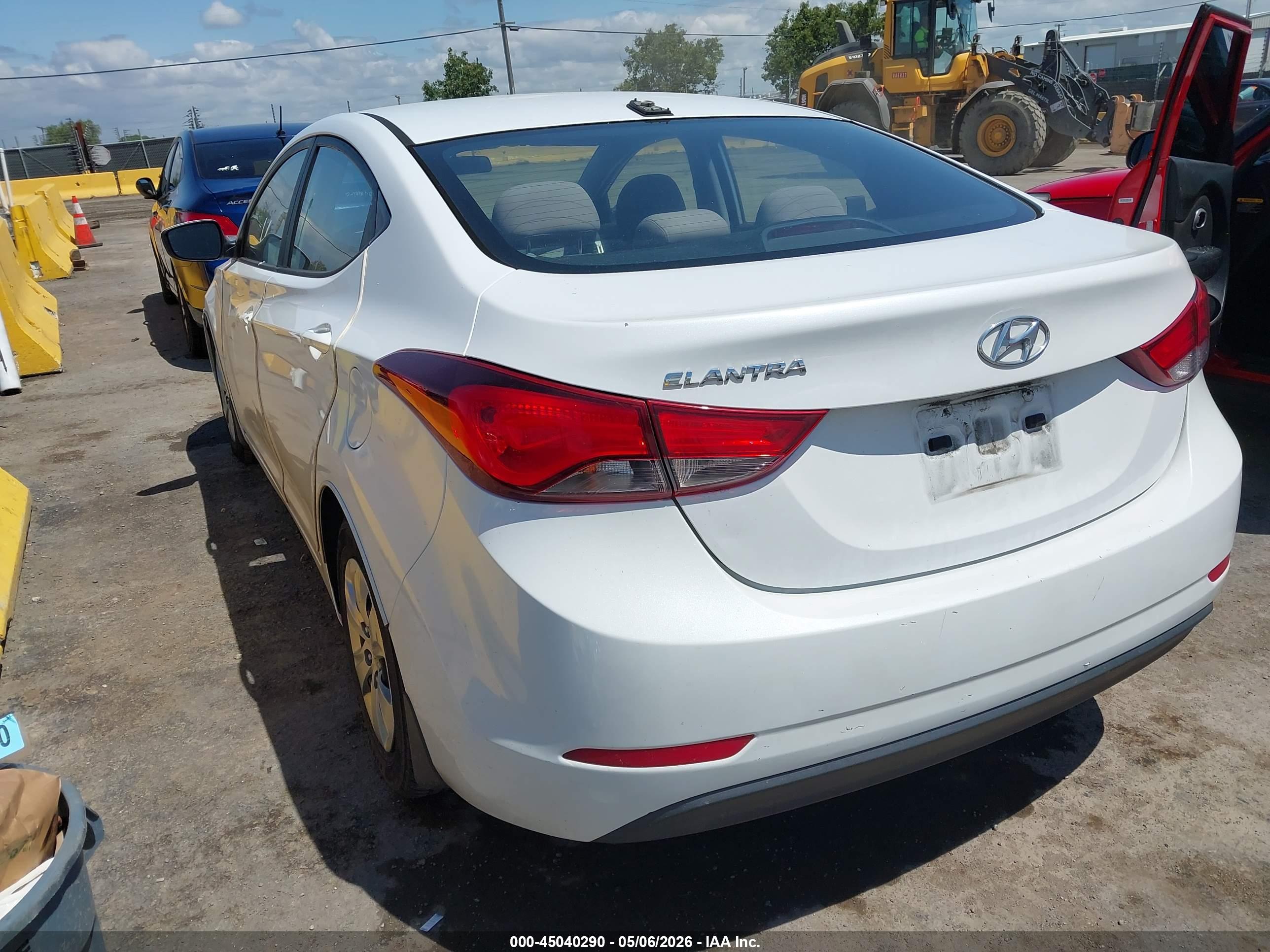 HYUNDAI ELANTRA image 3