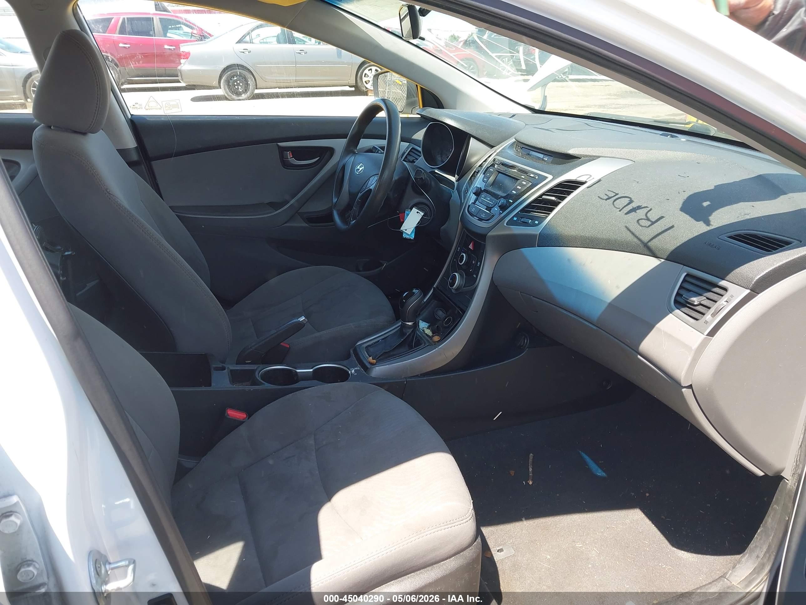 HYUNDAI ELANTRA image 5