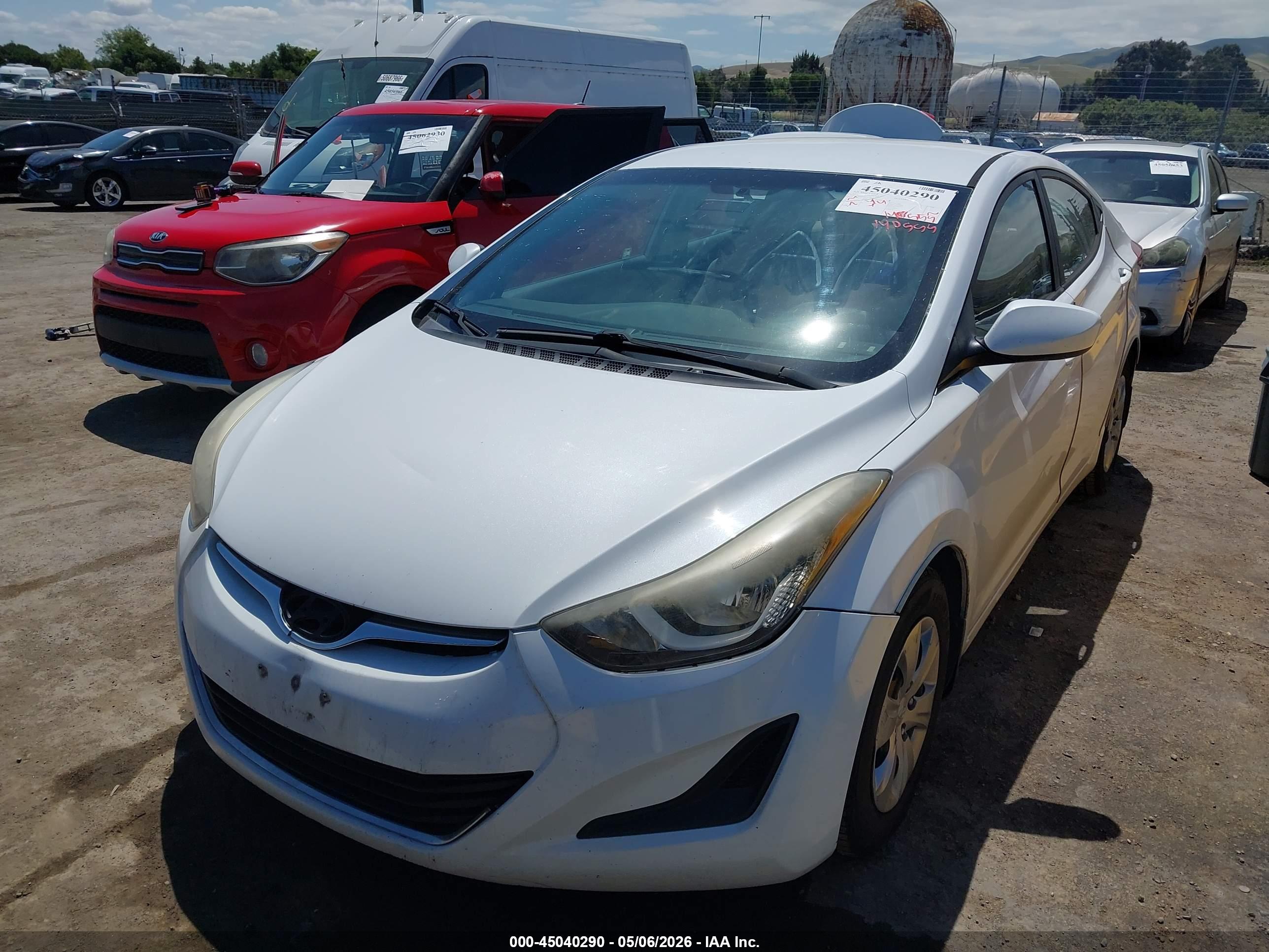 HYUNDAI ELANTRA image 6