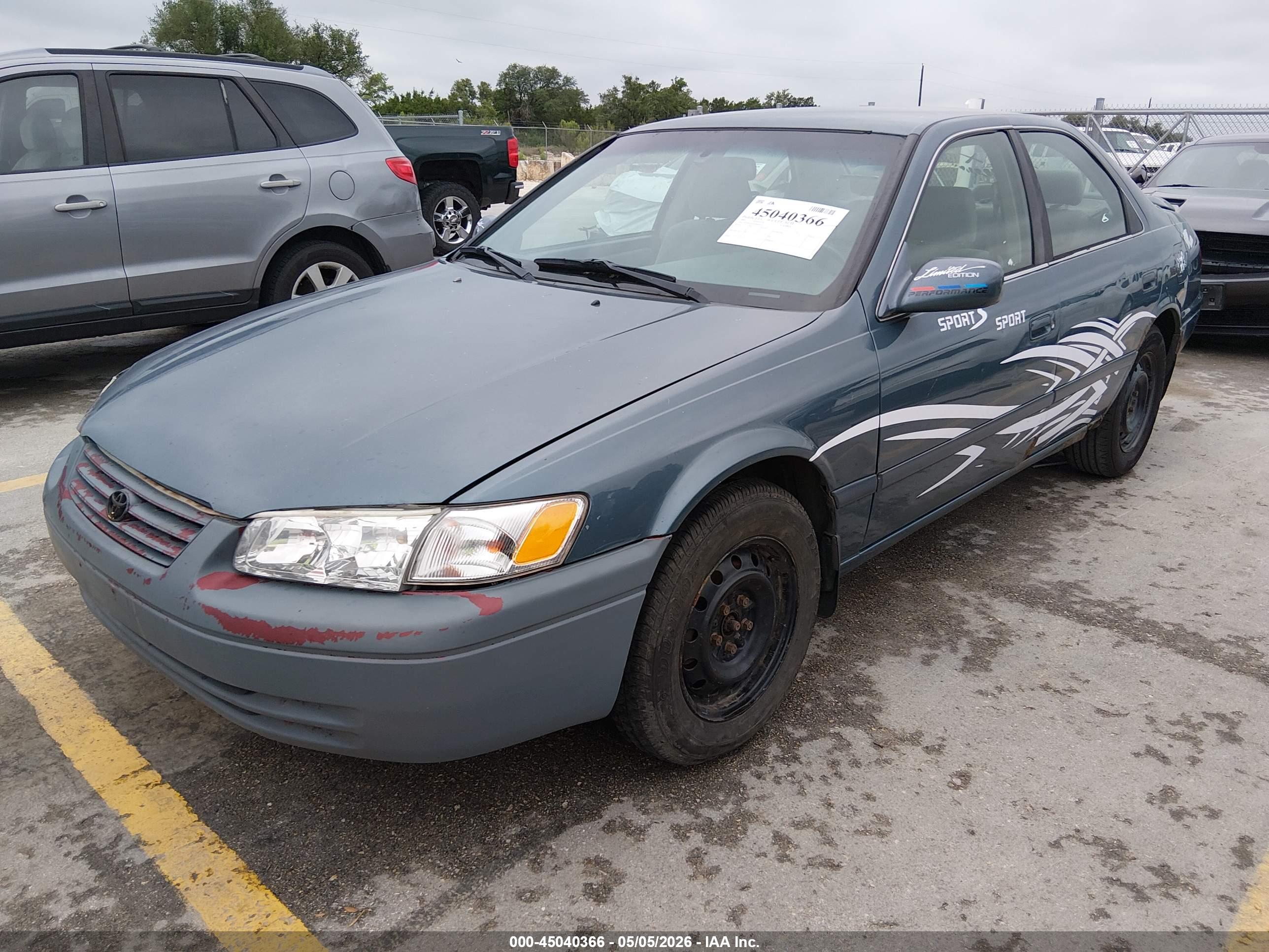 TOYOTA CAMRY image 2