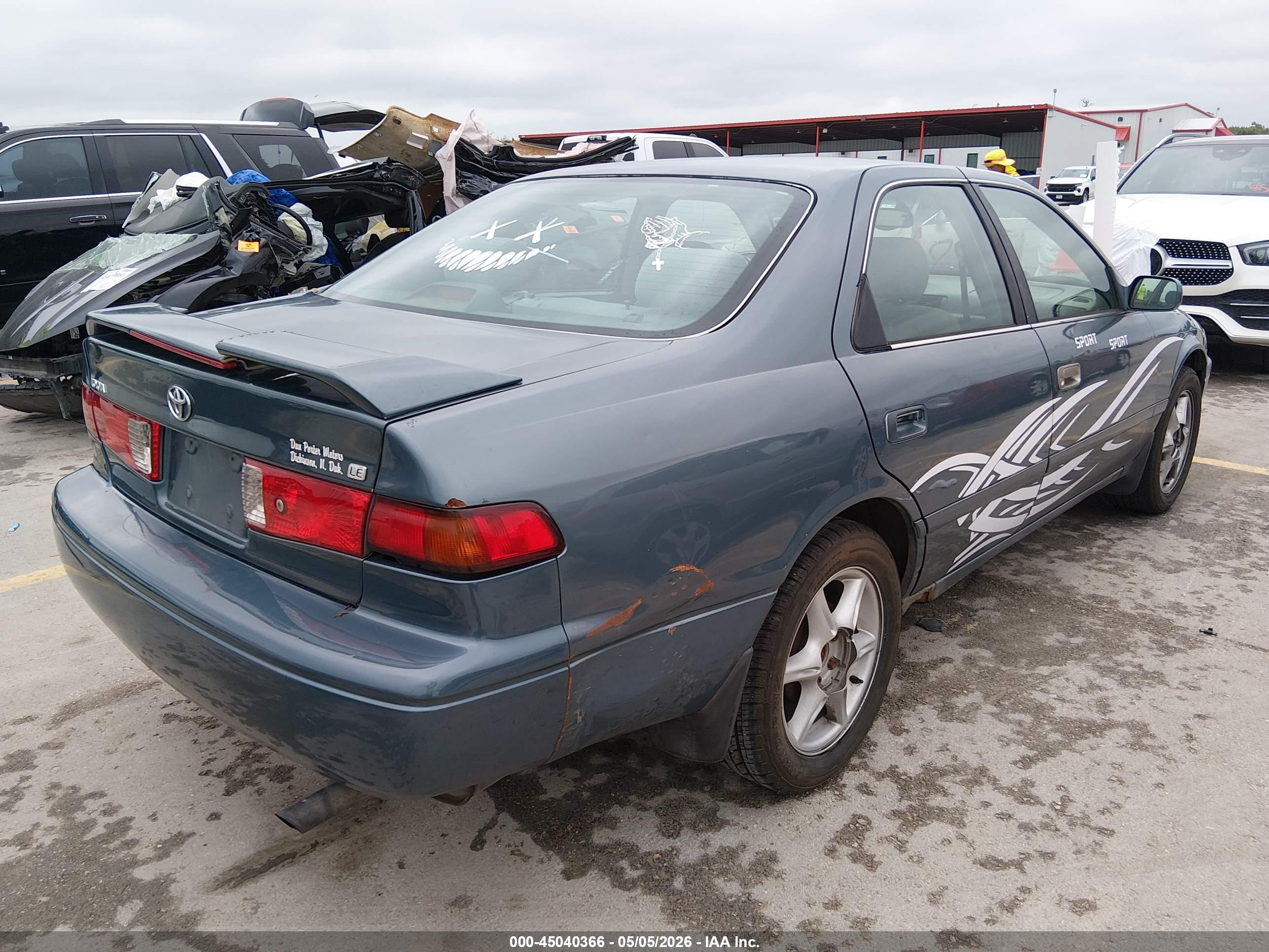 TOYOTA CAMRY image 4