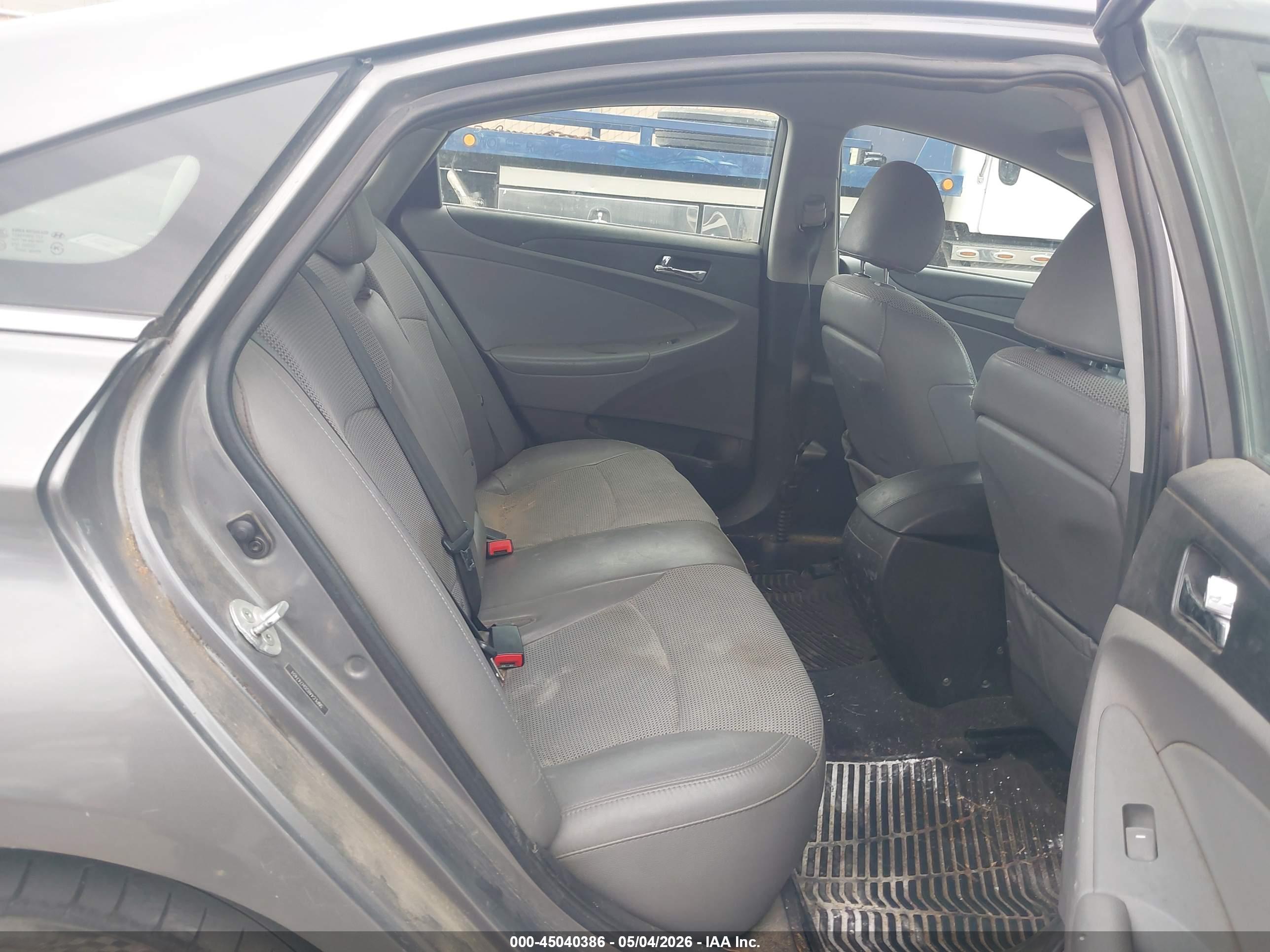 HYUNDAI SONATA image 8