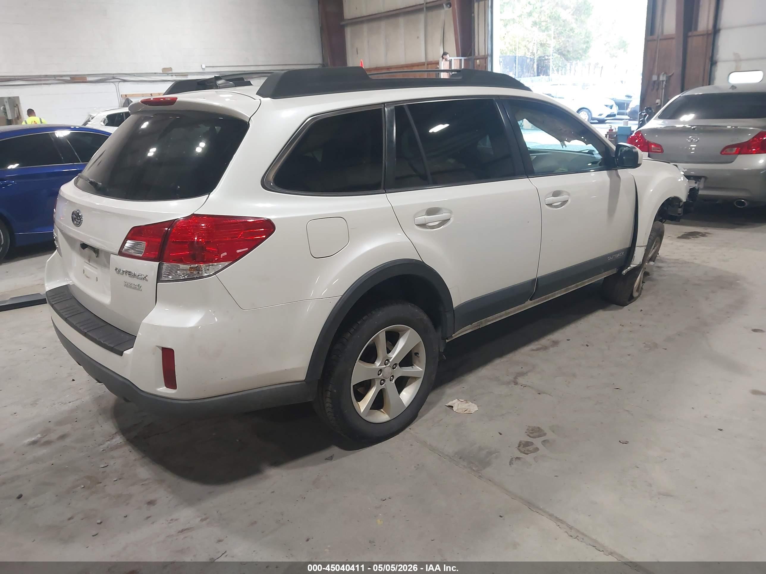 SUBARU OUTBACK image 4