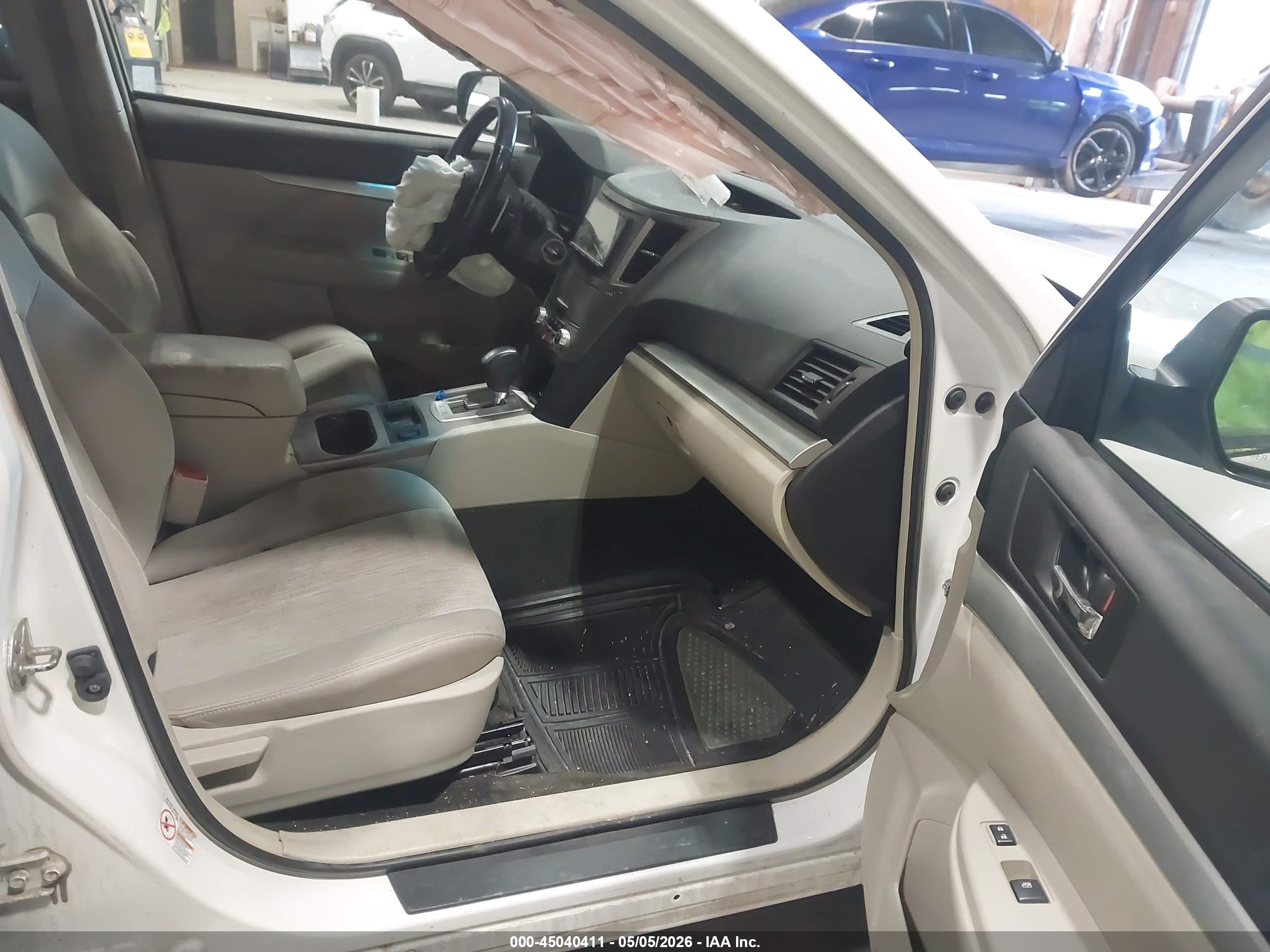 SUBARU OUTBACK image 5