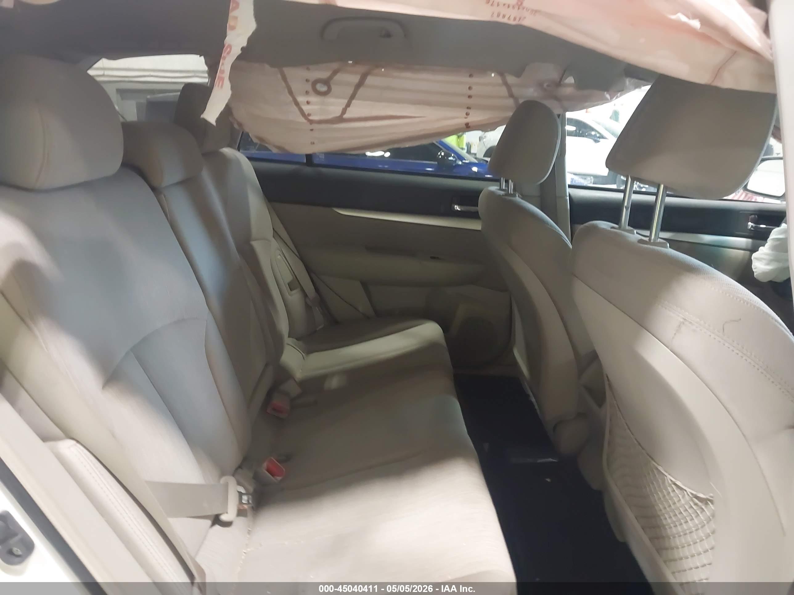 SUBARU OUTBACK image 8