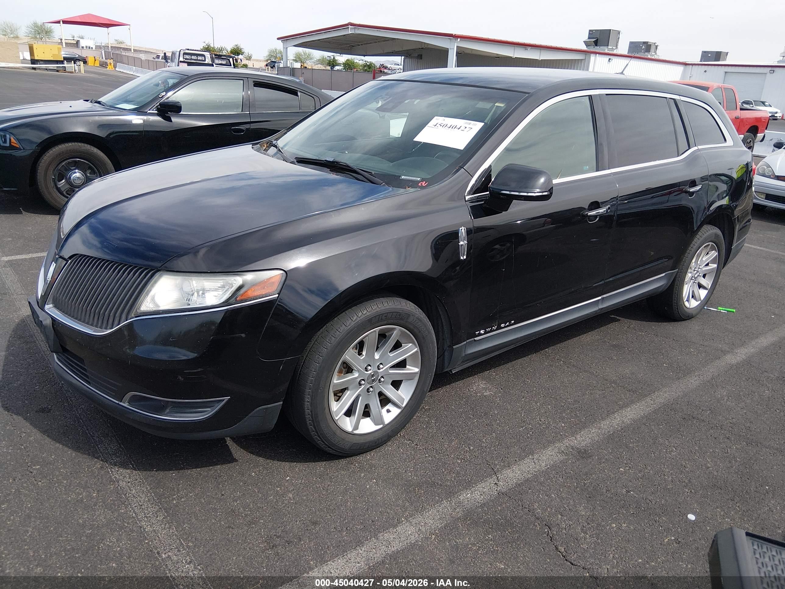 LINCOLN MKT image 2