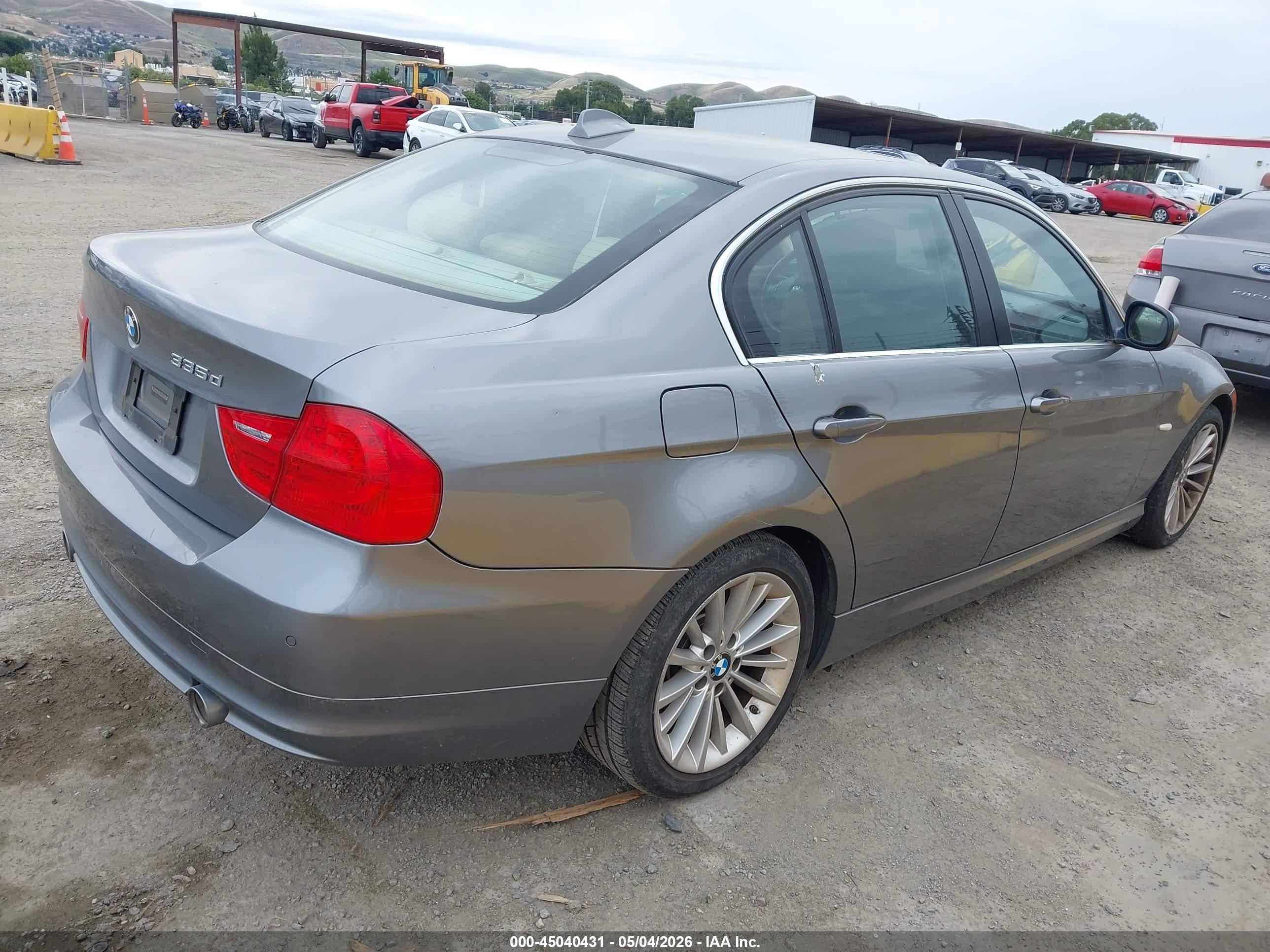 BMW 335D image 4