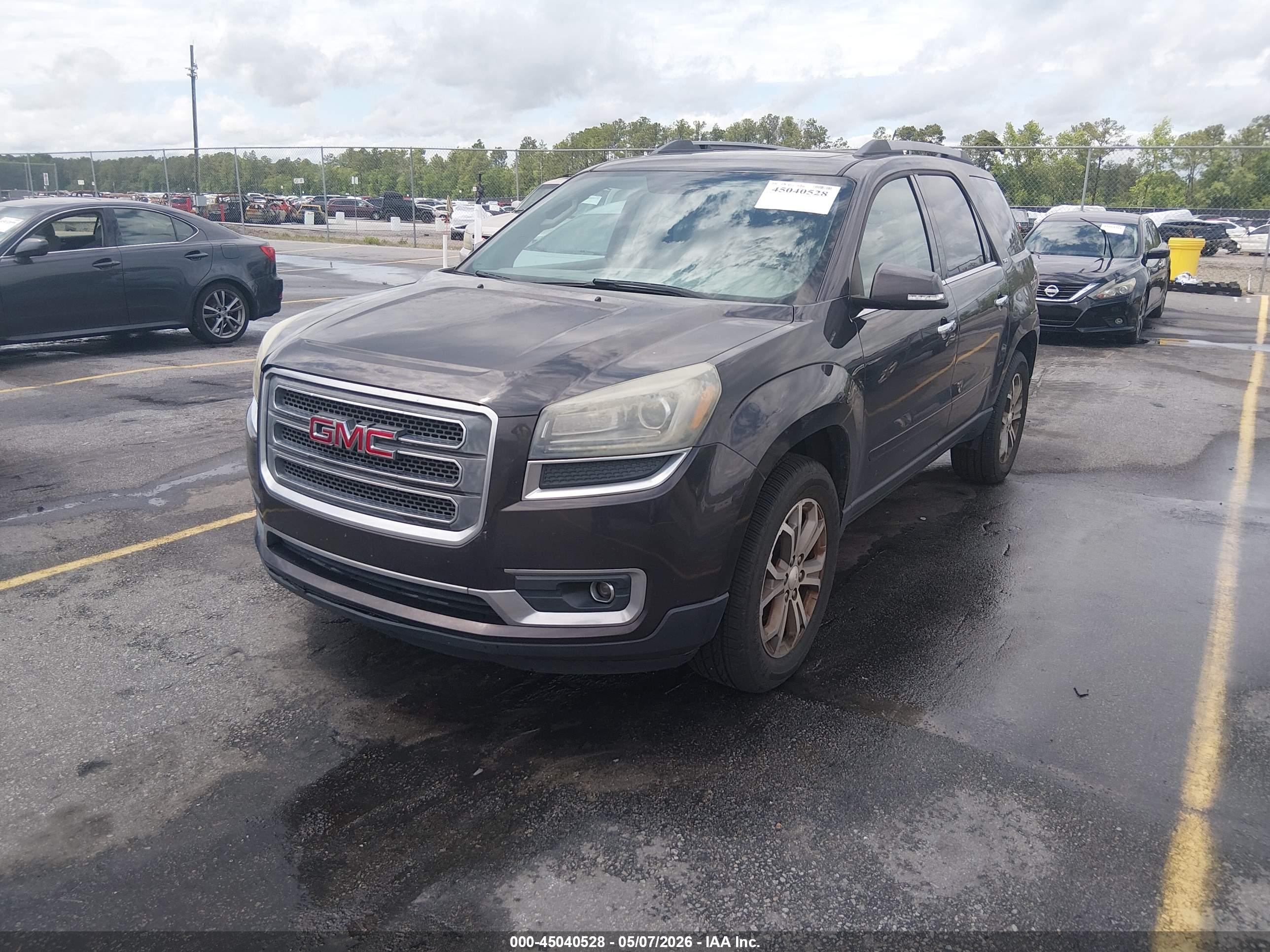 GMC ACADIA image 2