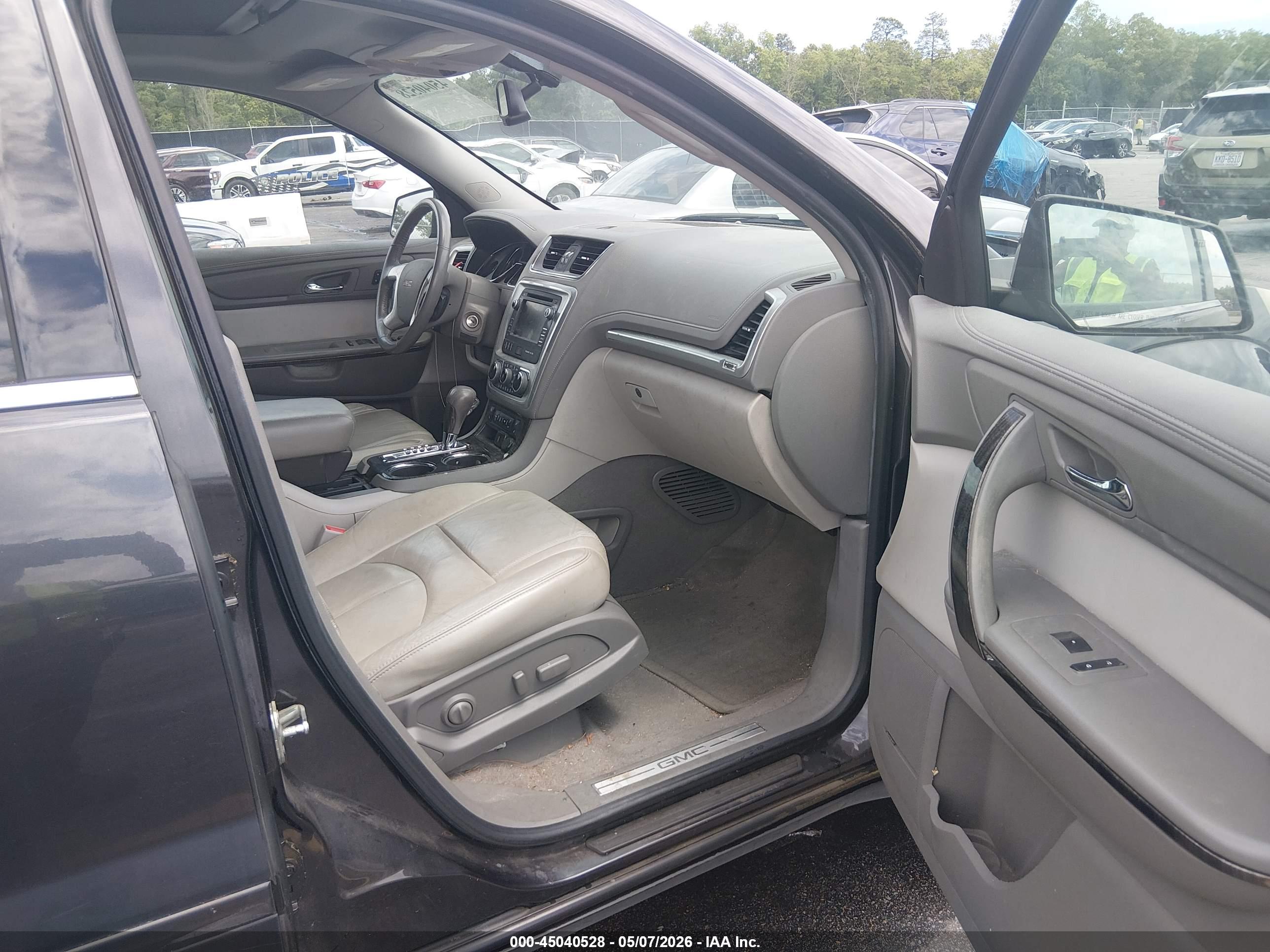 GMC ACADIA image 5