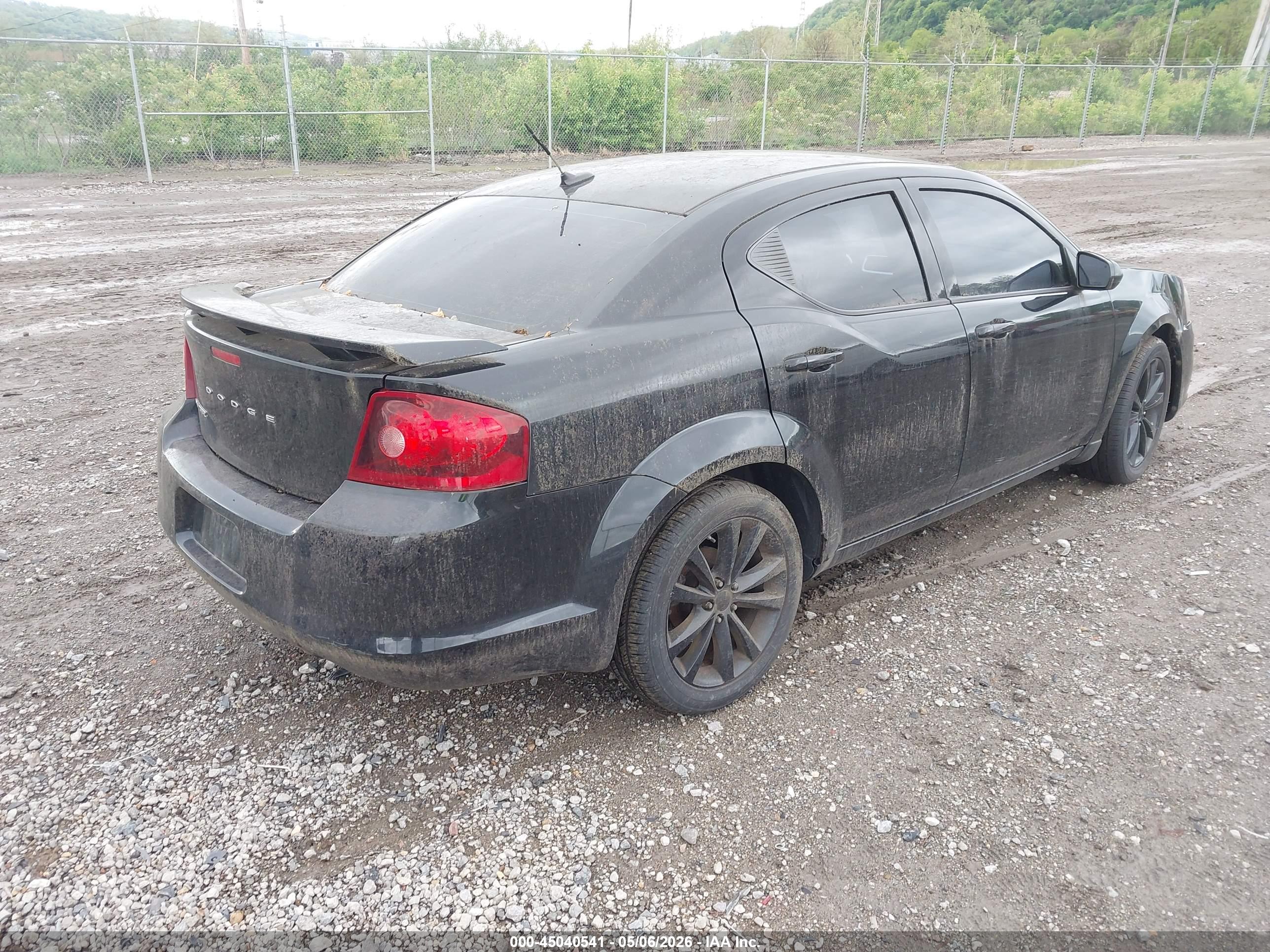 DODGE AVENGER image 4