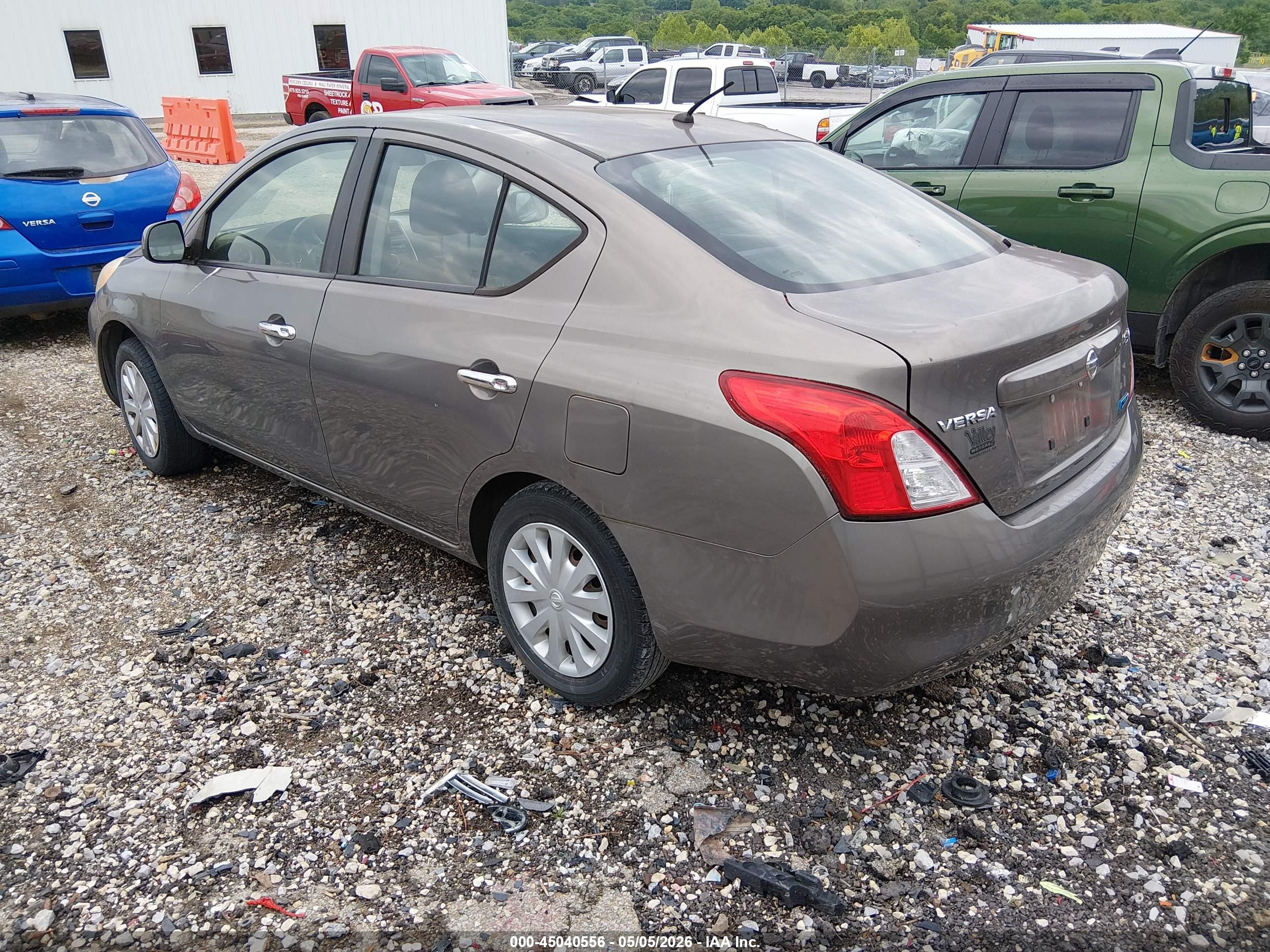 NISSAN VERSA image 3