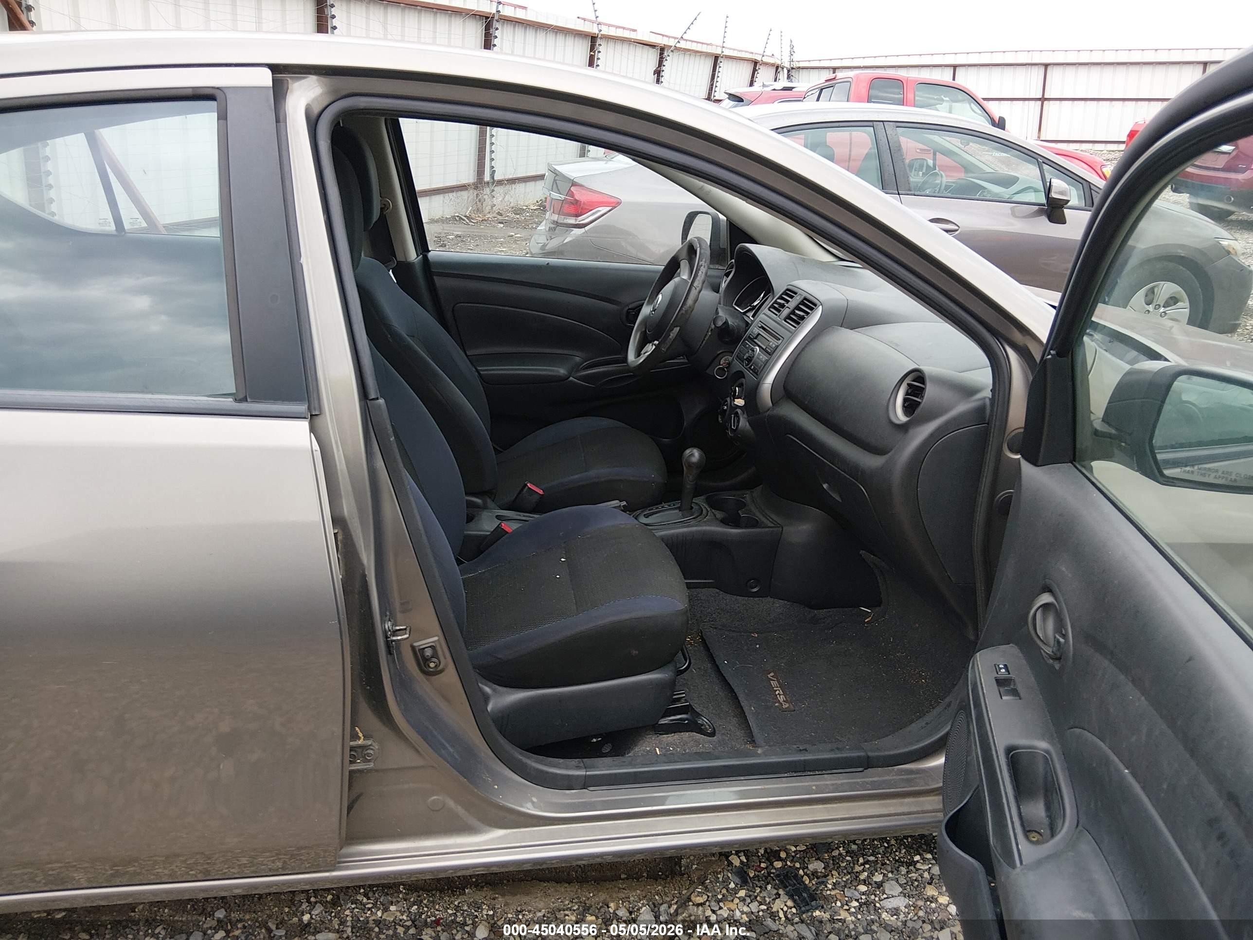 NISSAN VERSA image 5