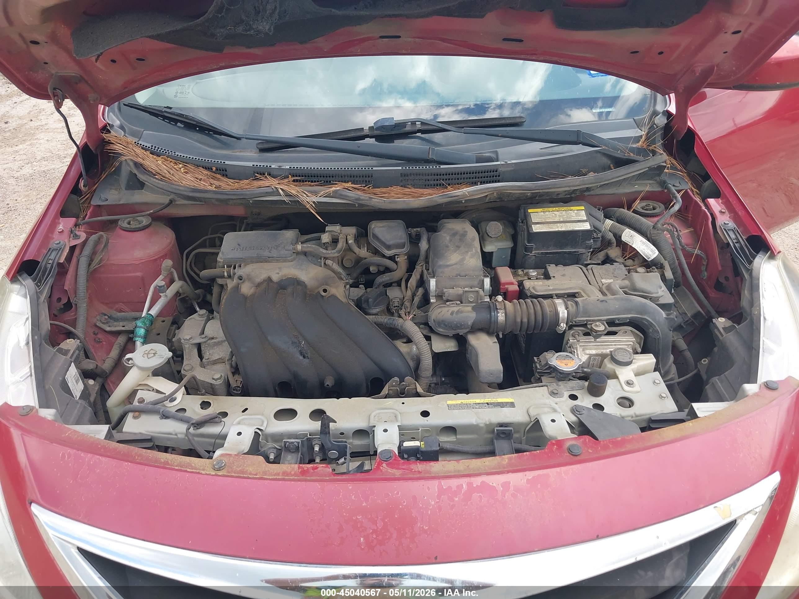 NISSAN VERSA image 10