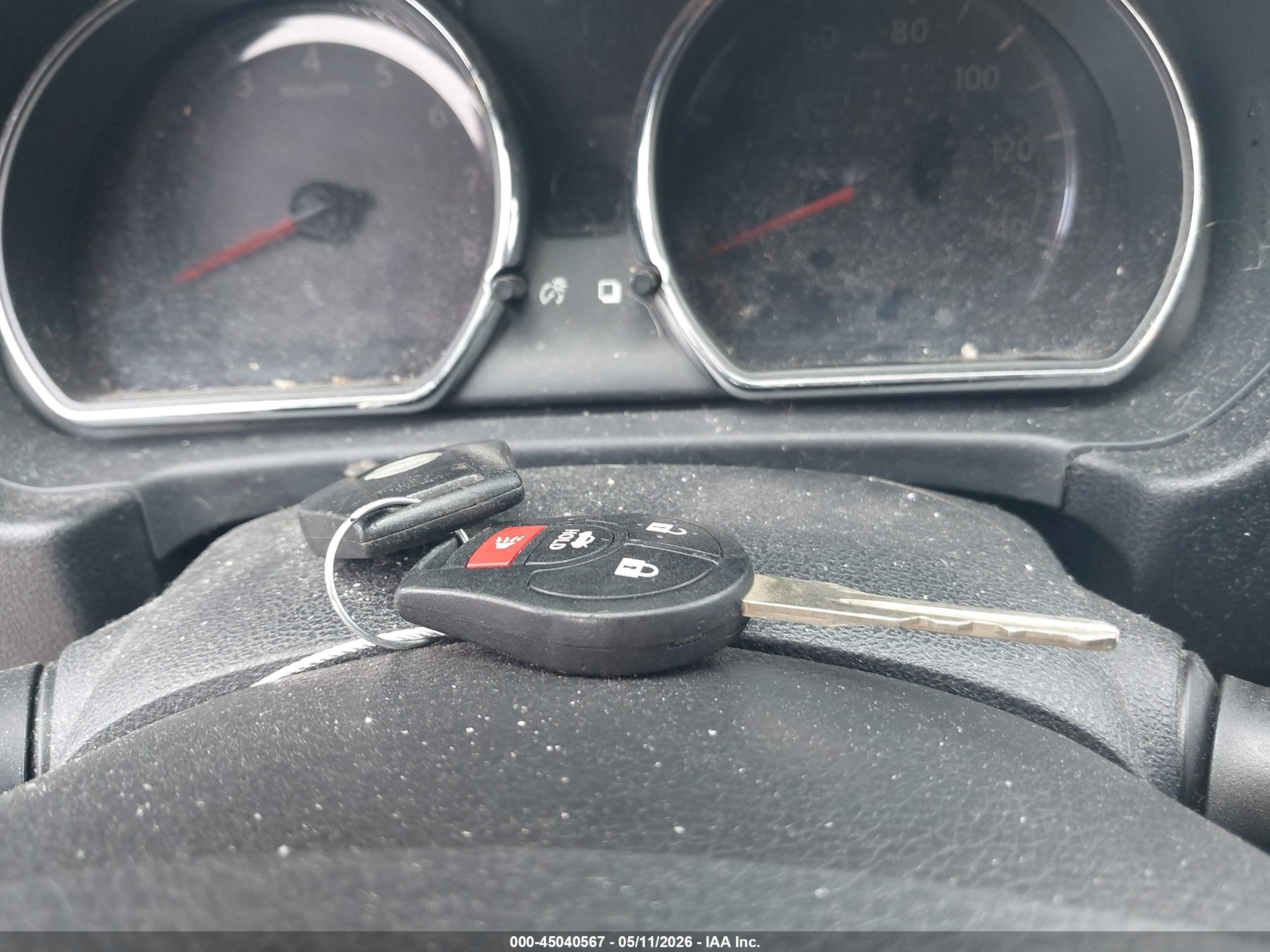 NISSAN VERSA image 11