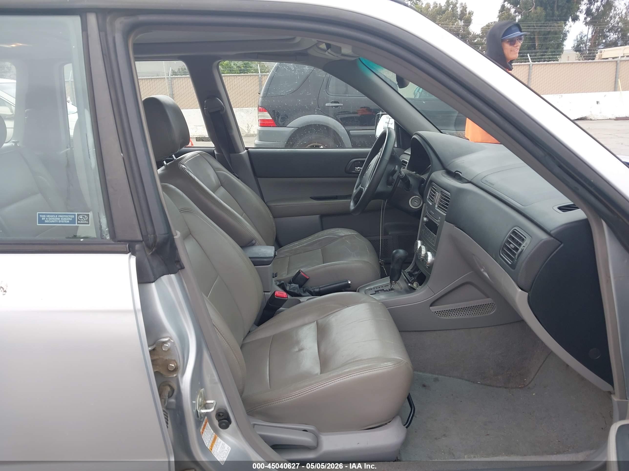 SUBARU FORESTER image 5