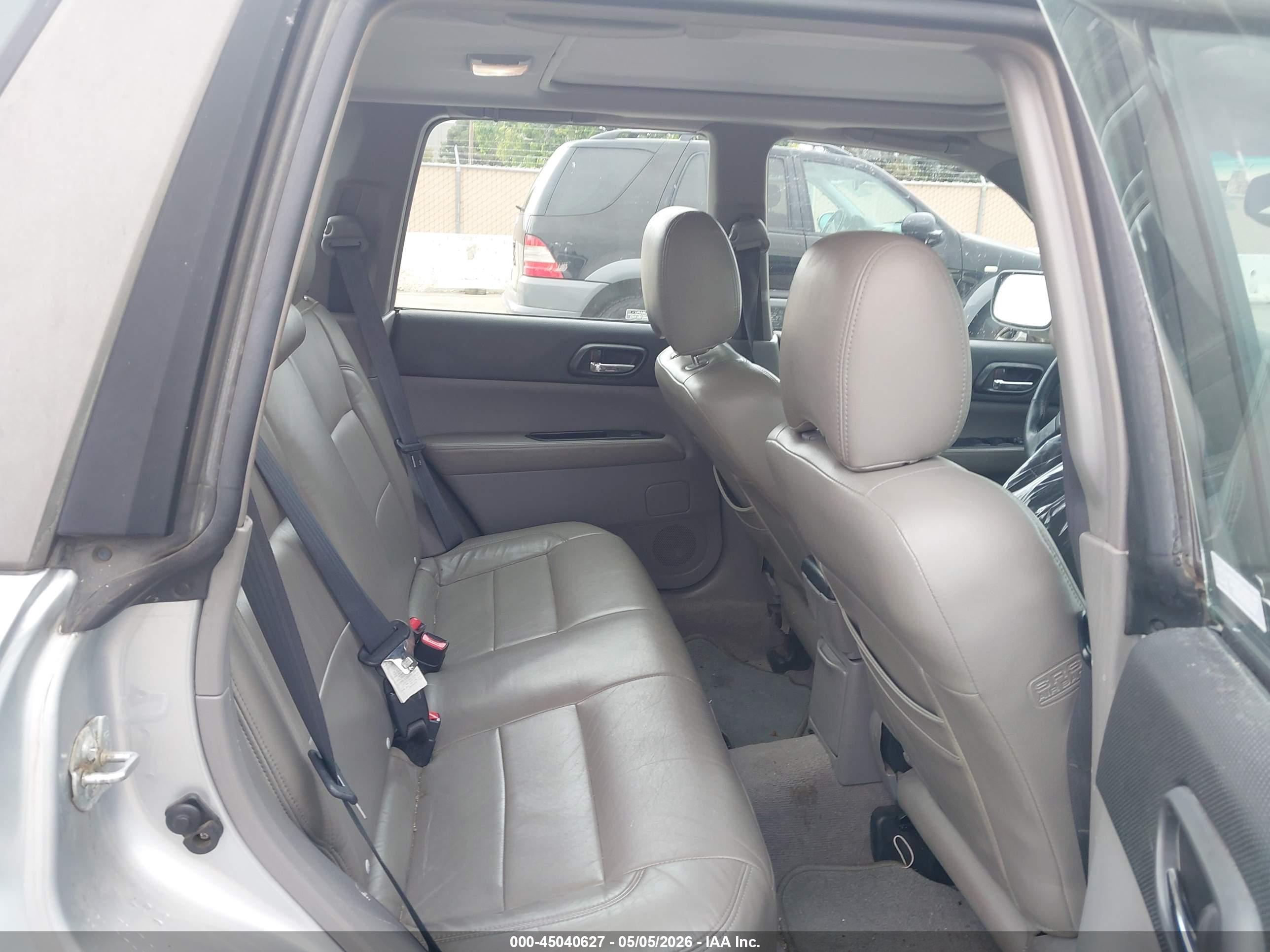 SUBARU FORESTER image 8