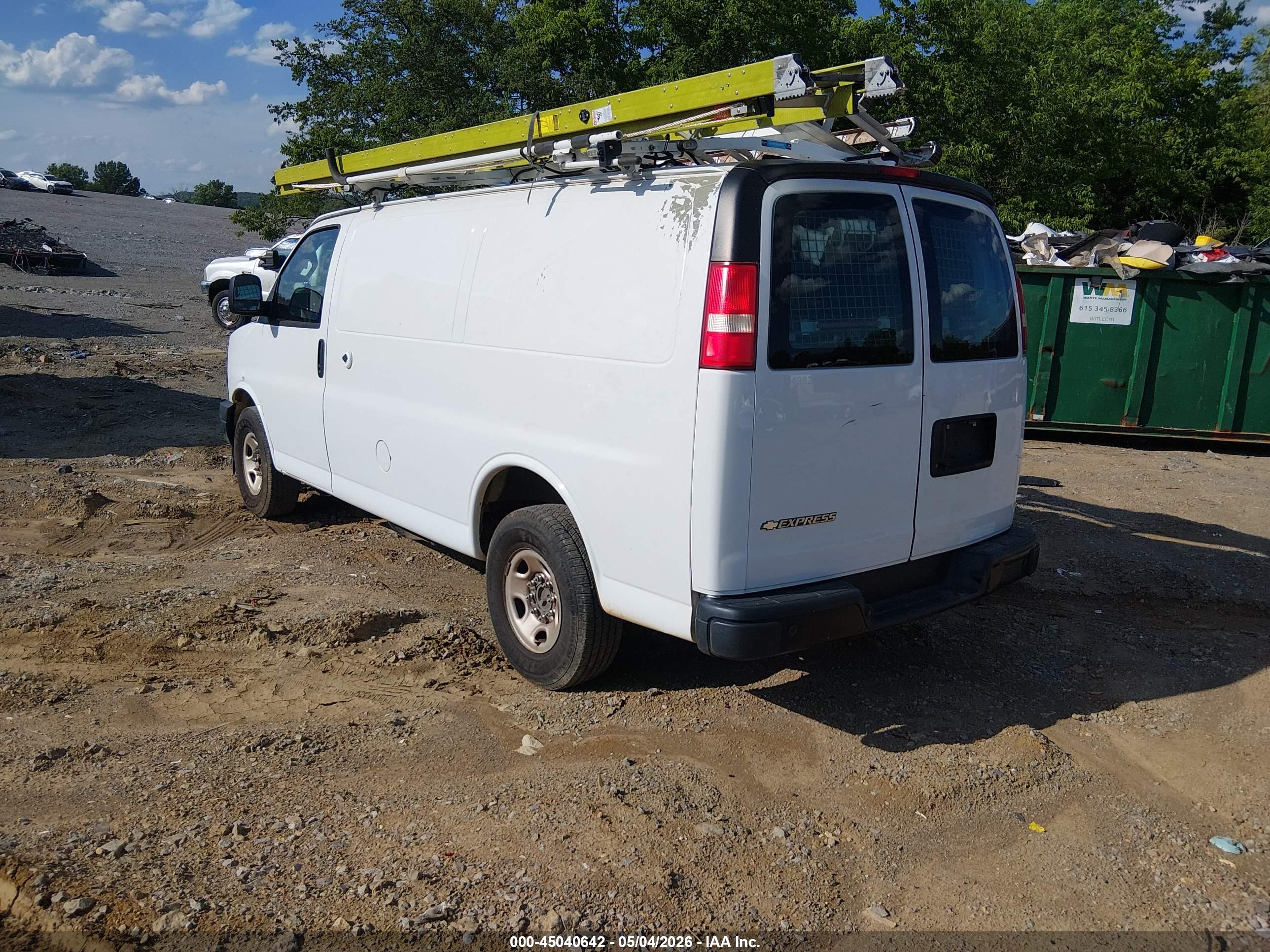 CHEVROLET EXPRESS image 3