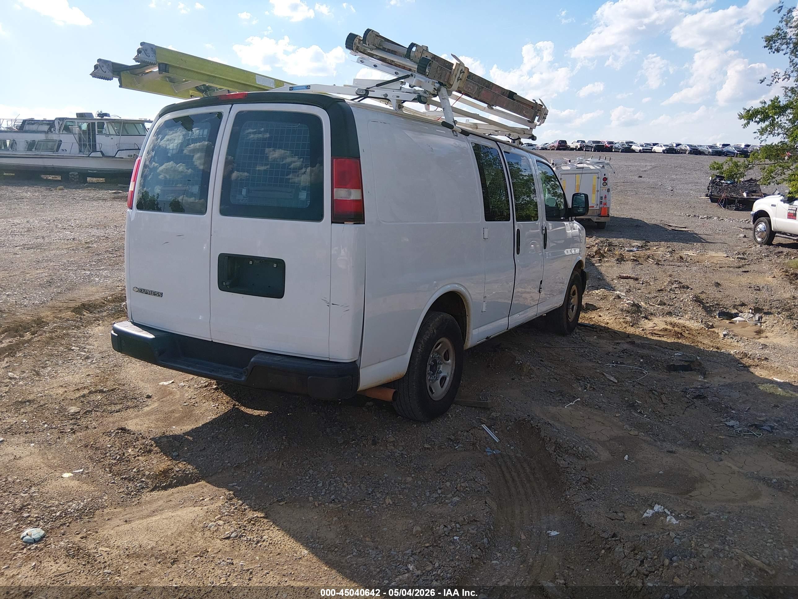 CHEVROLET EXPRESS image 4