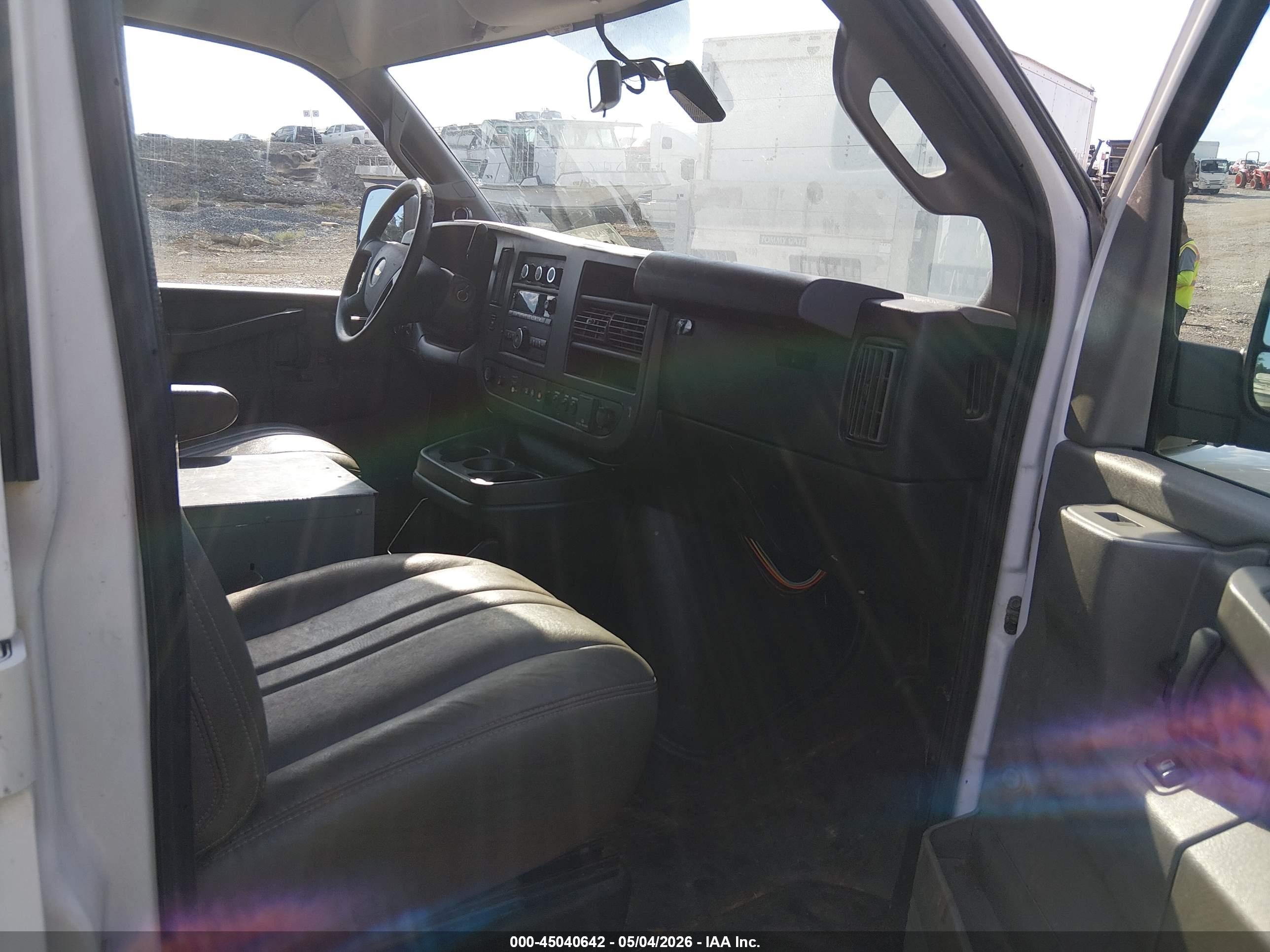 CHEVROLET EXPRESS image 5