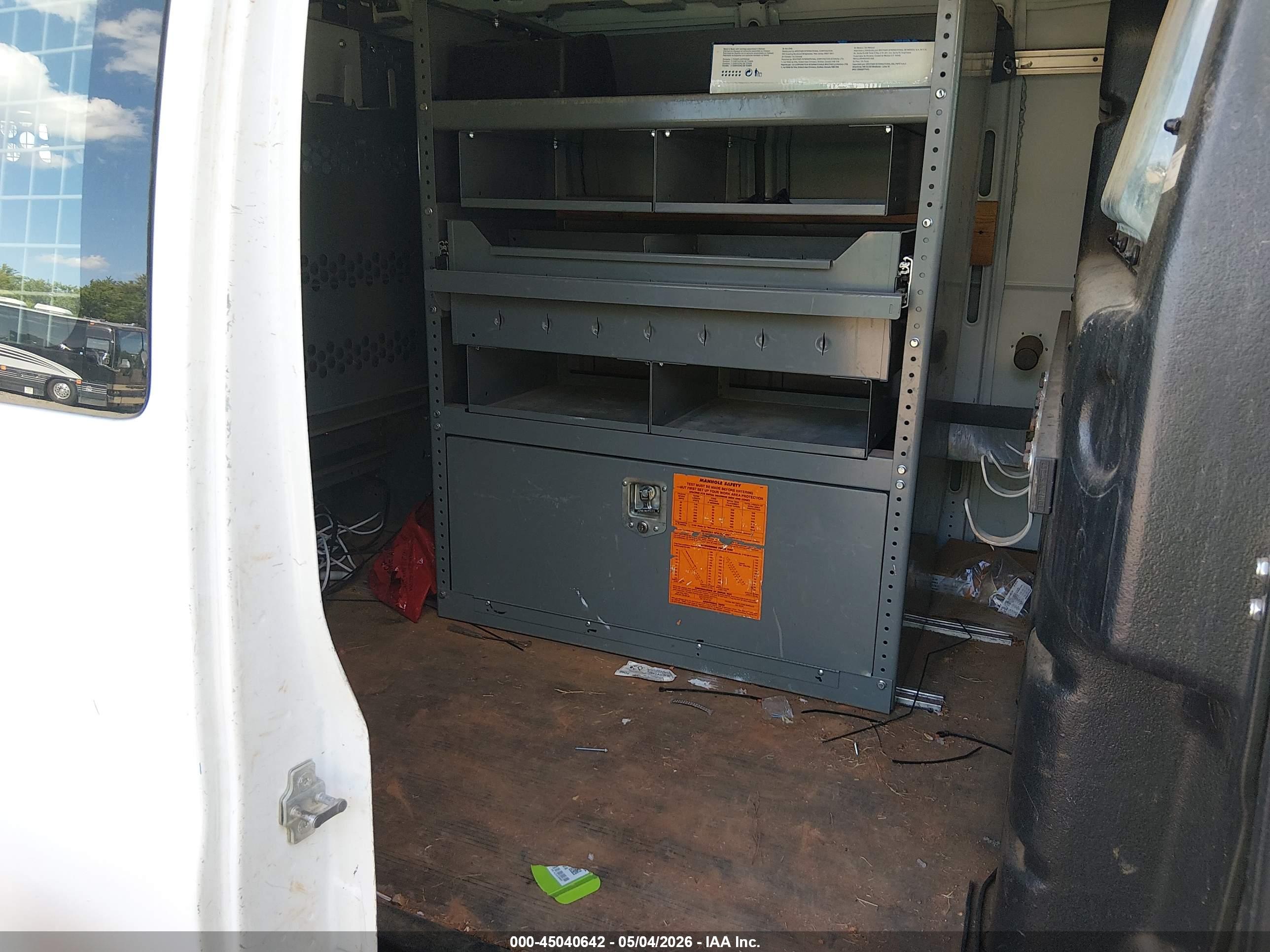 CHEVROLET EXPRESS image 8