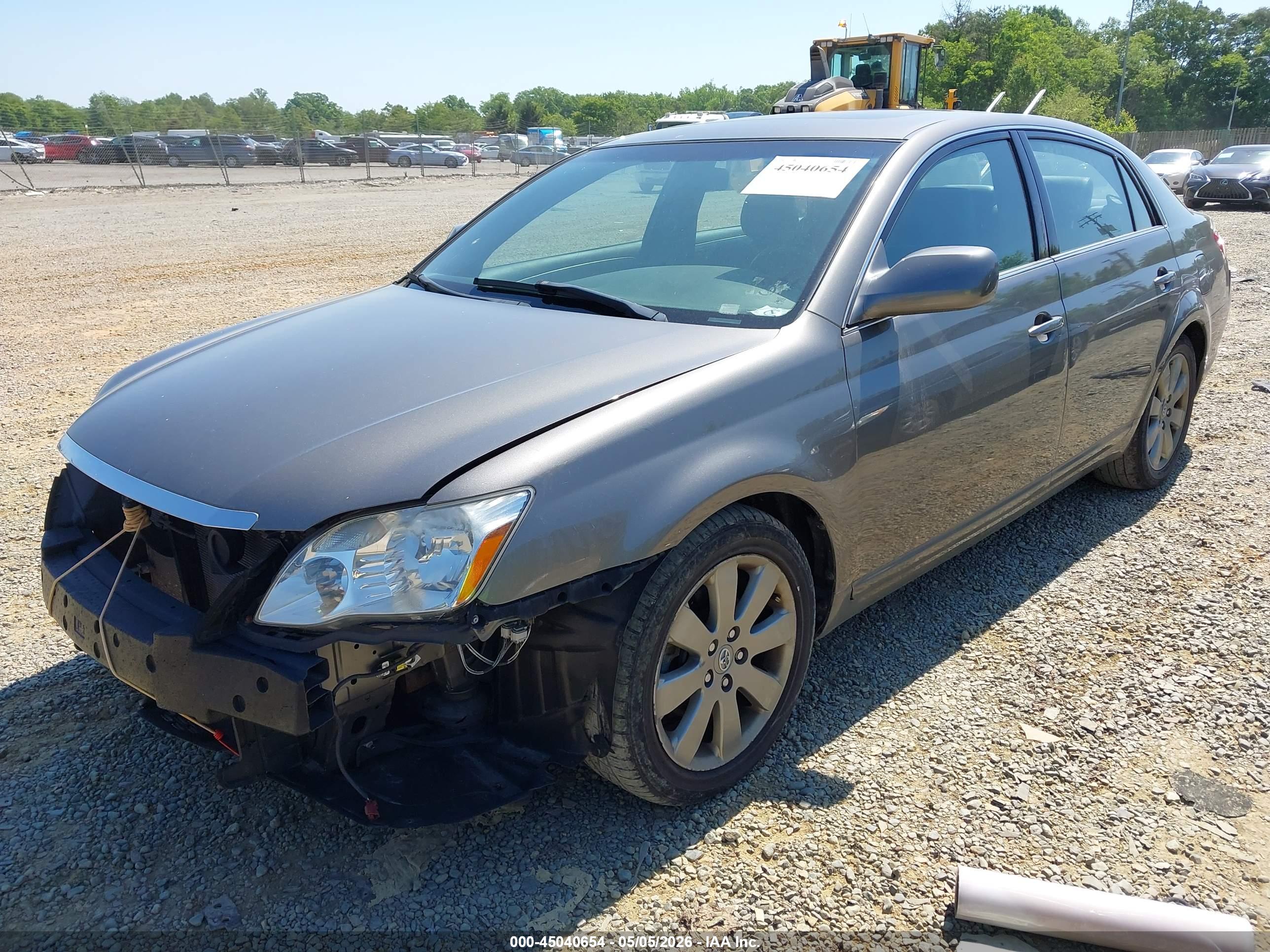 TOYOTA AVALON image 2