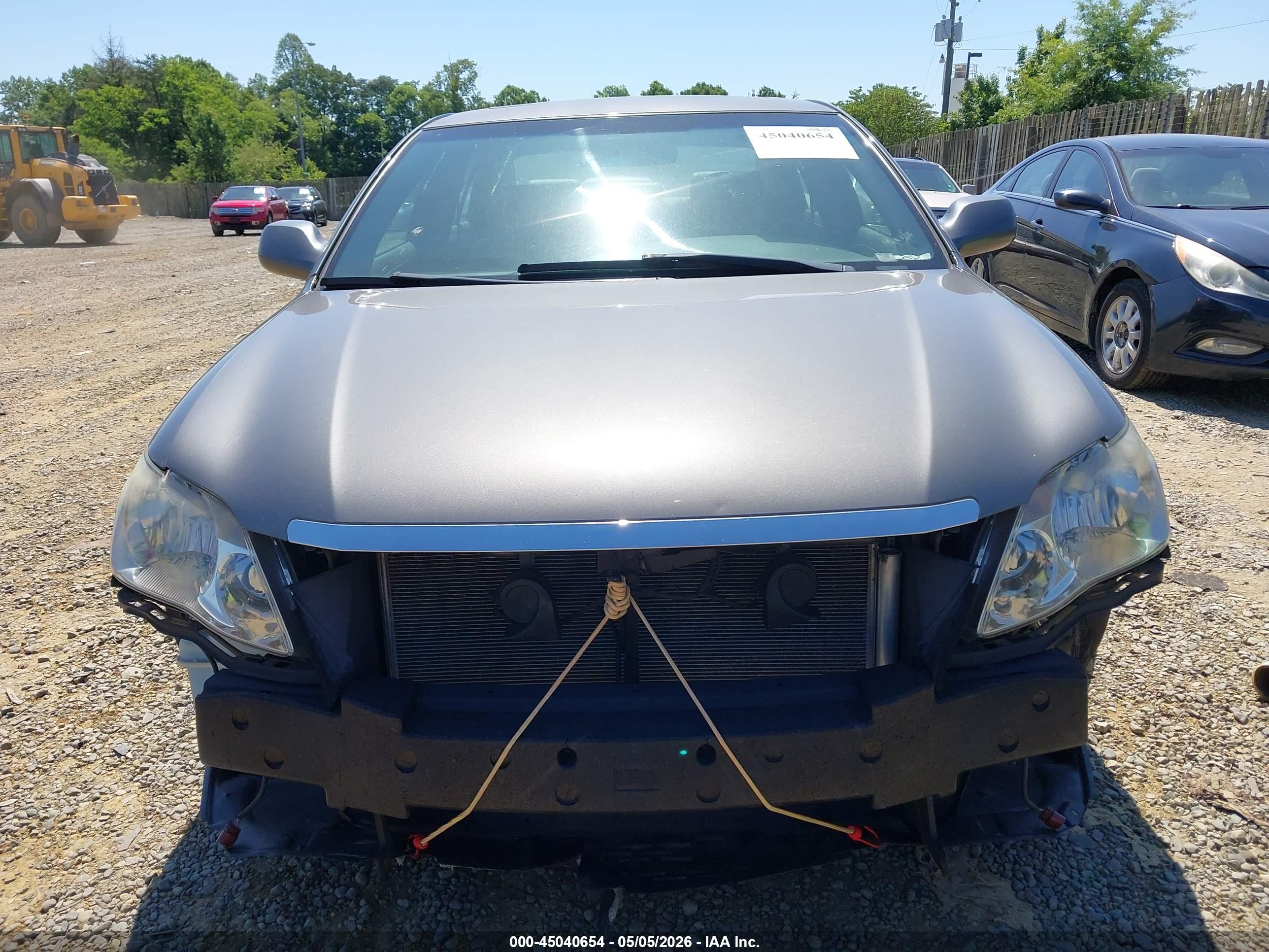 TOYOTA AVALON image 6