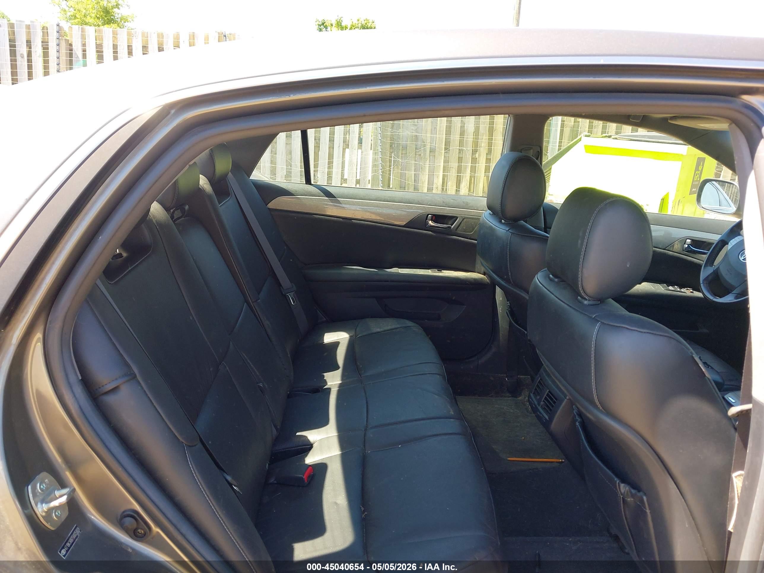 TOYOTA AVALON image 8