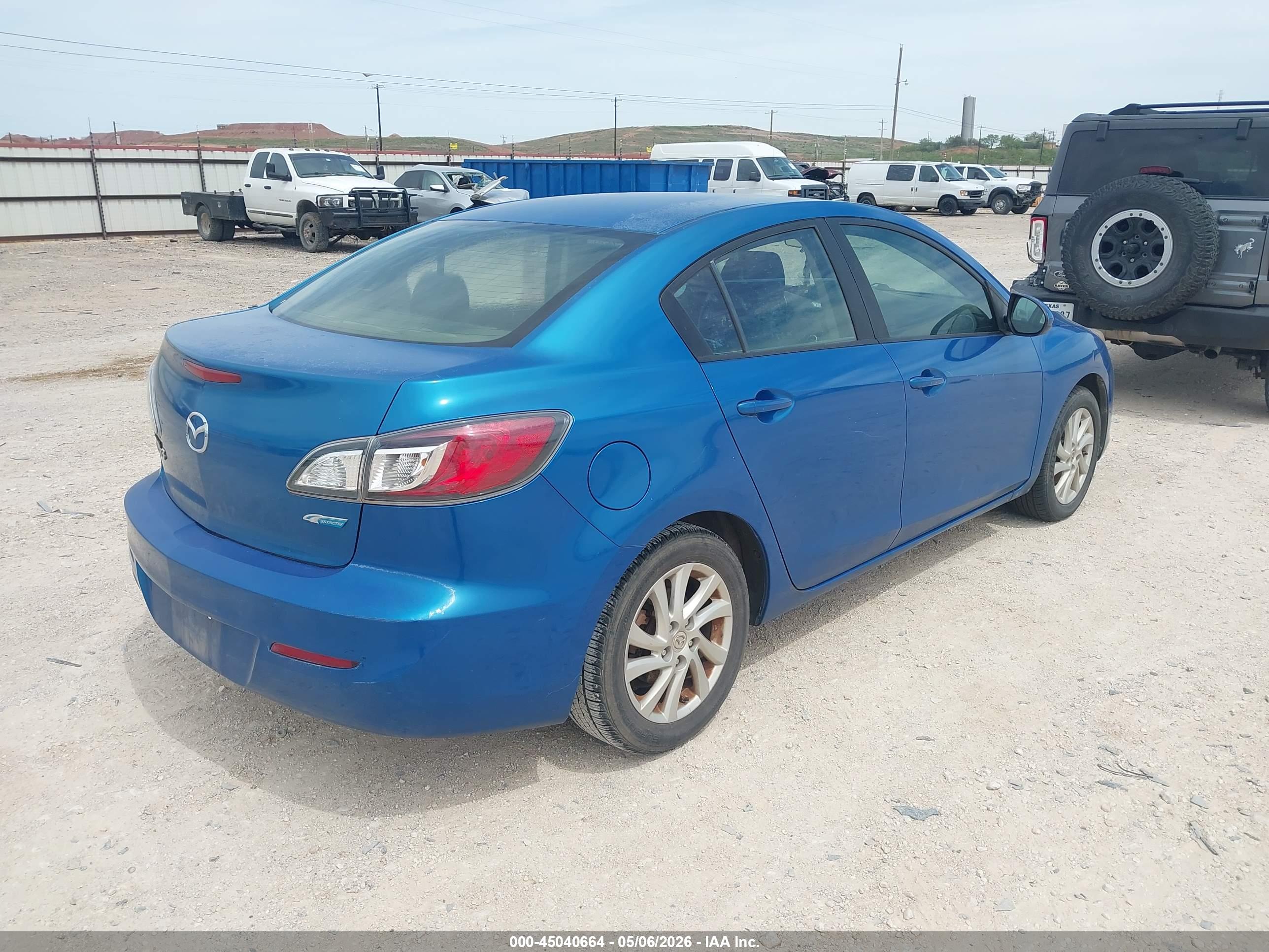 MAZDA MAZDA3 image 4