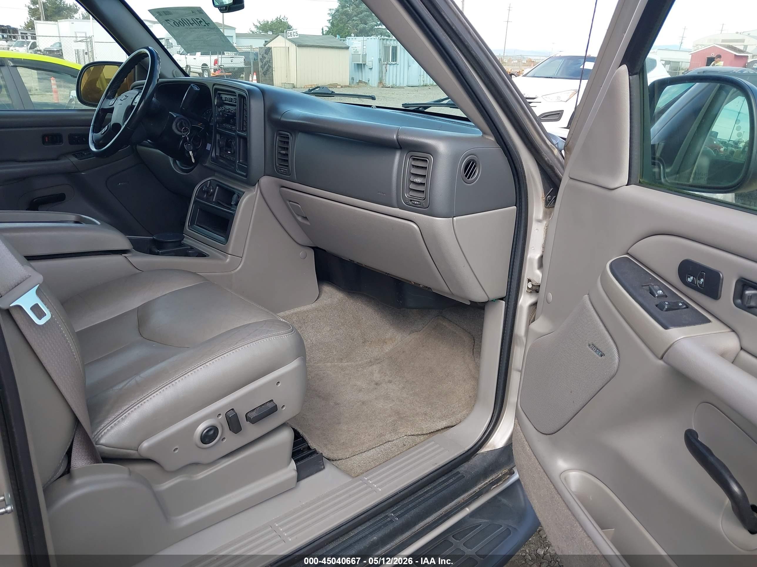 CHEVROLET TAHOE image 5
