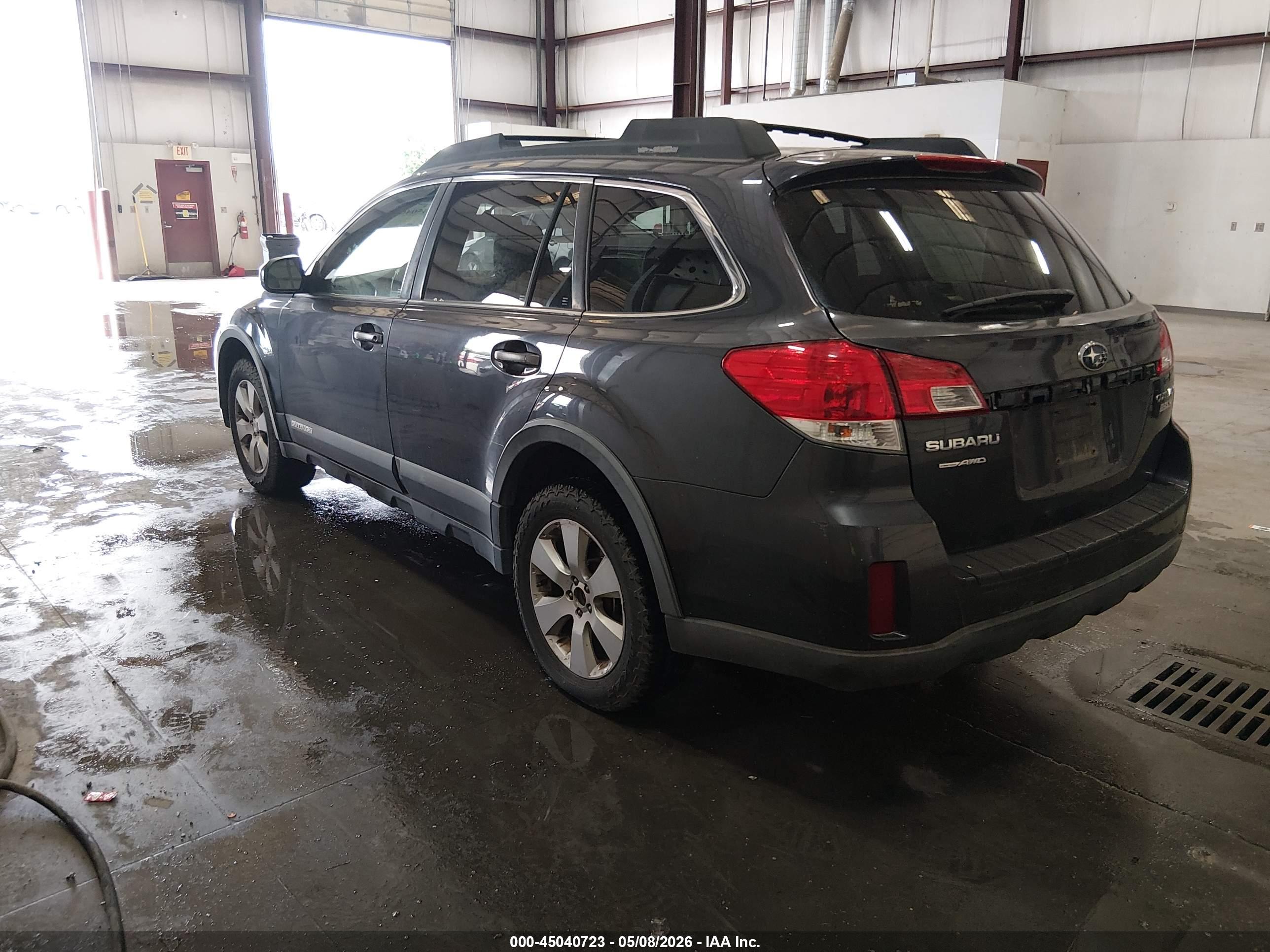 SUBARU OUTBACK image 3