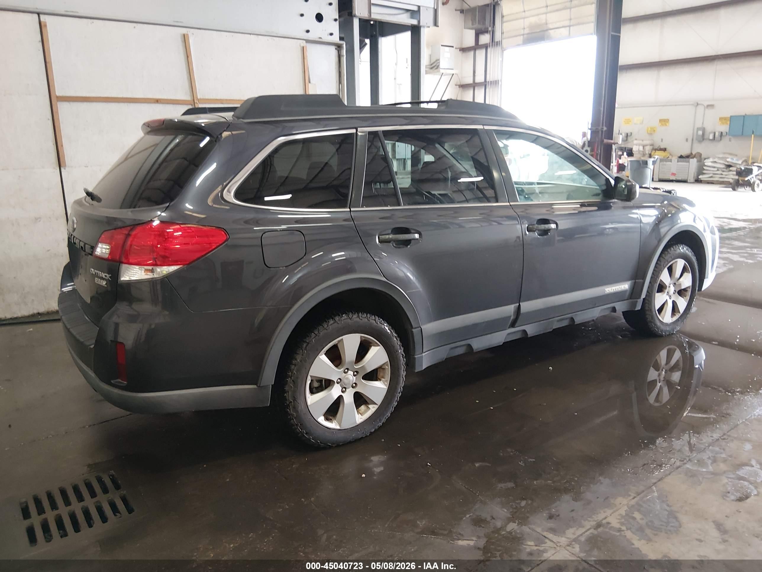 SUBARU OUTBACK image 4