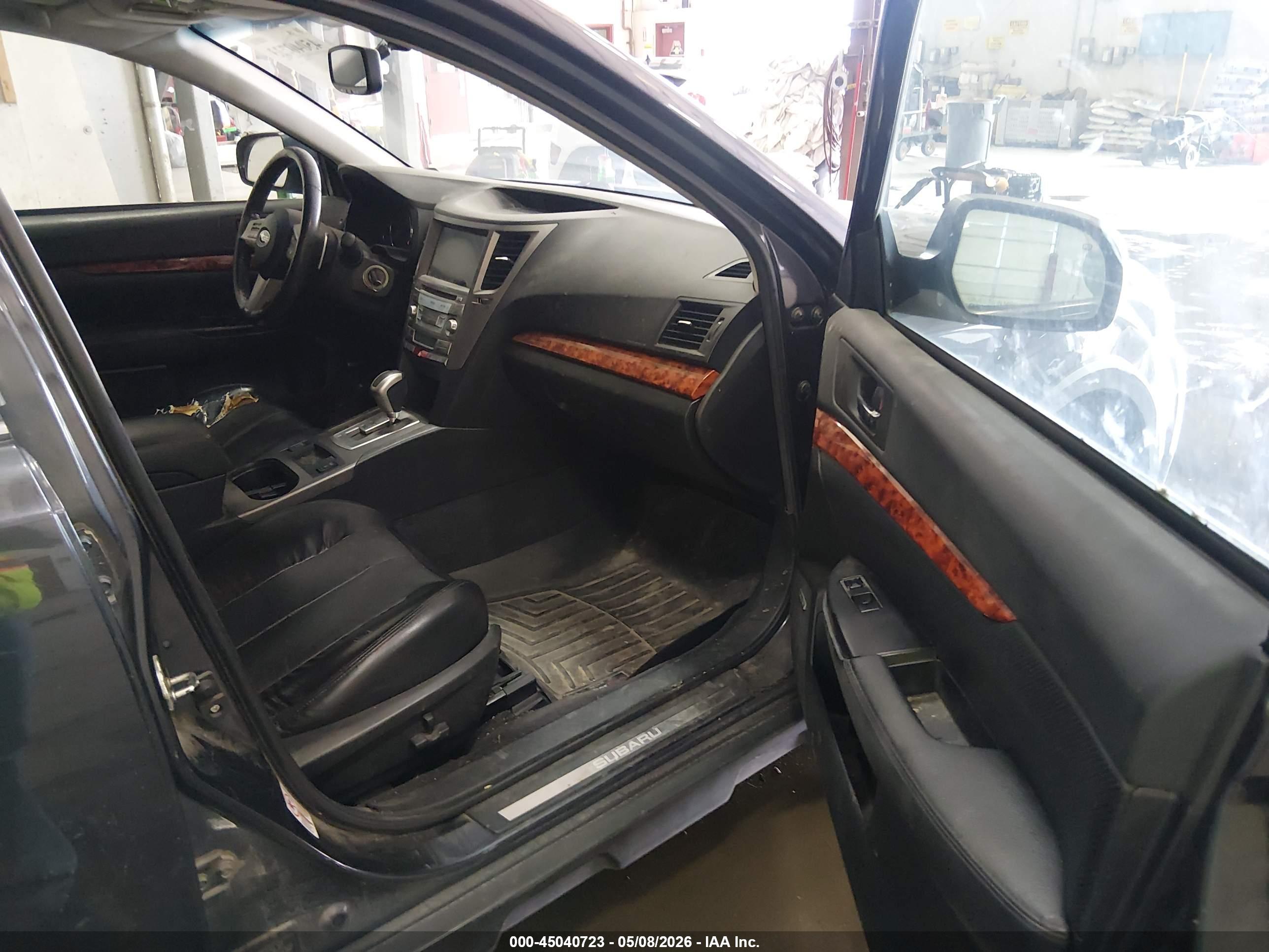 SUBARU OUTBACK image 5