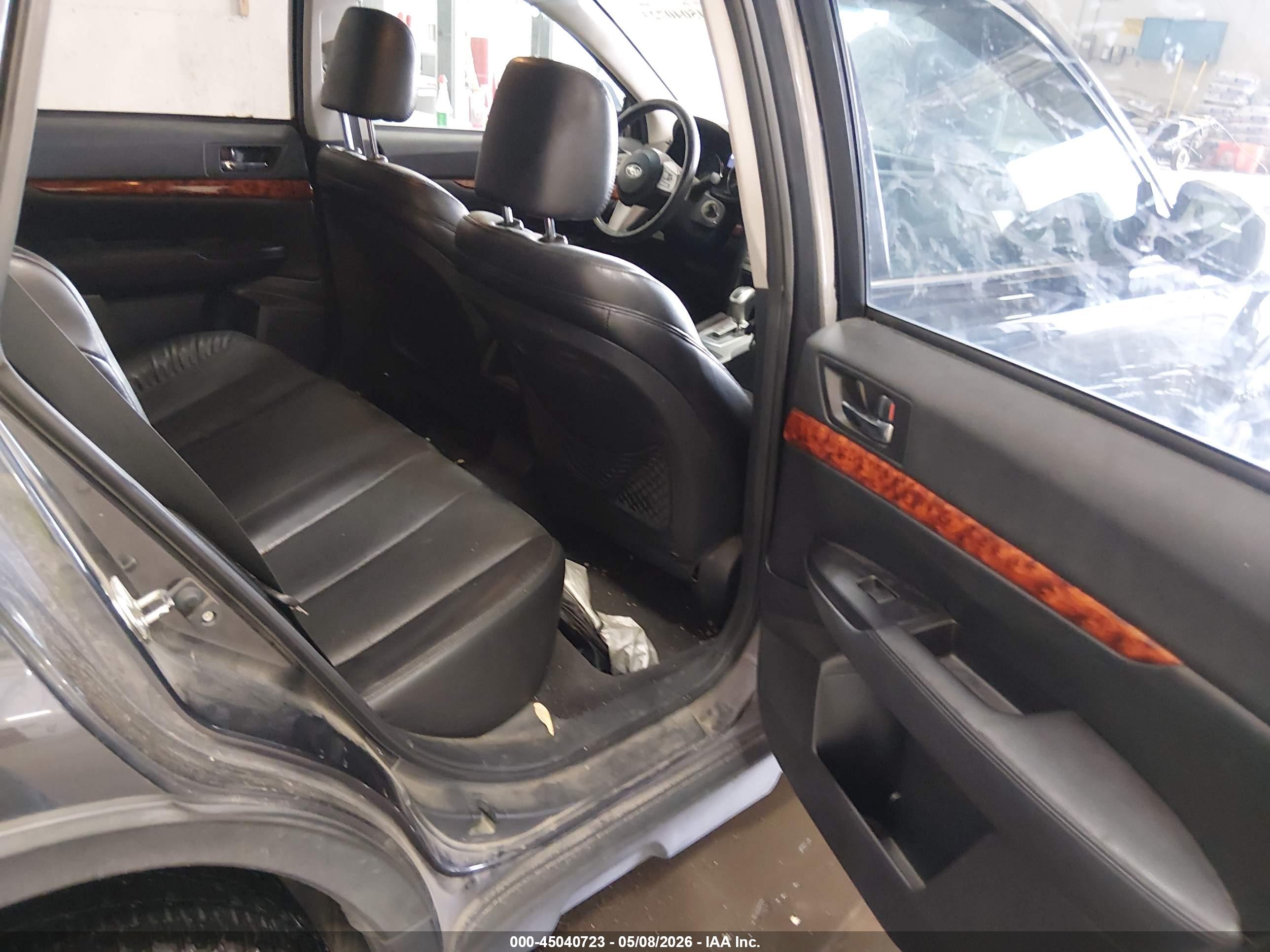 SUBARU OUTBACK image 8
