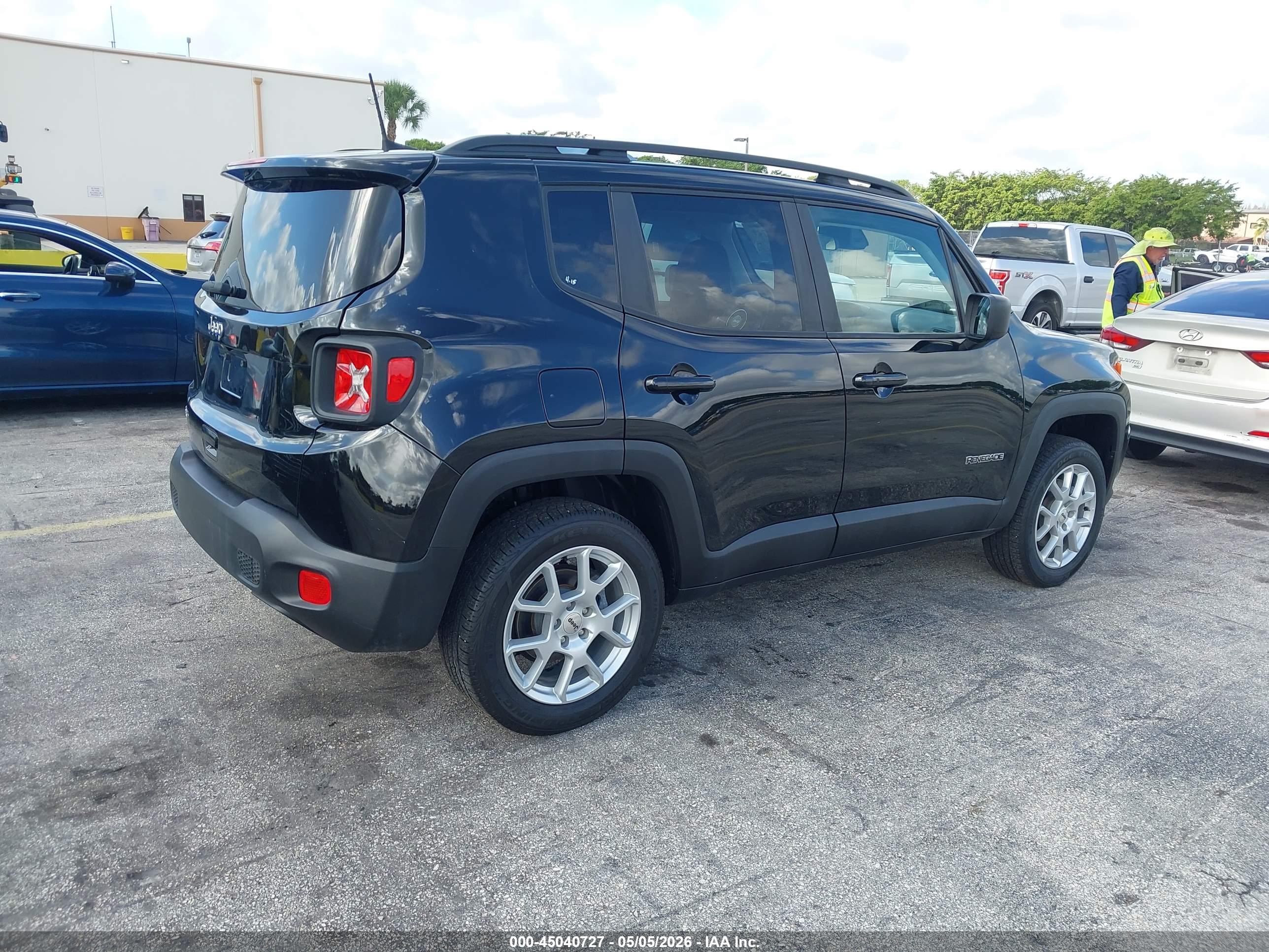 JEEP RENEGADE image 4