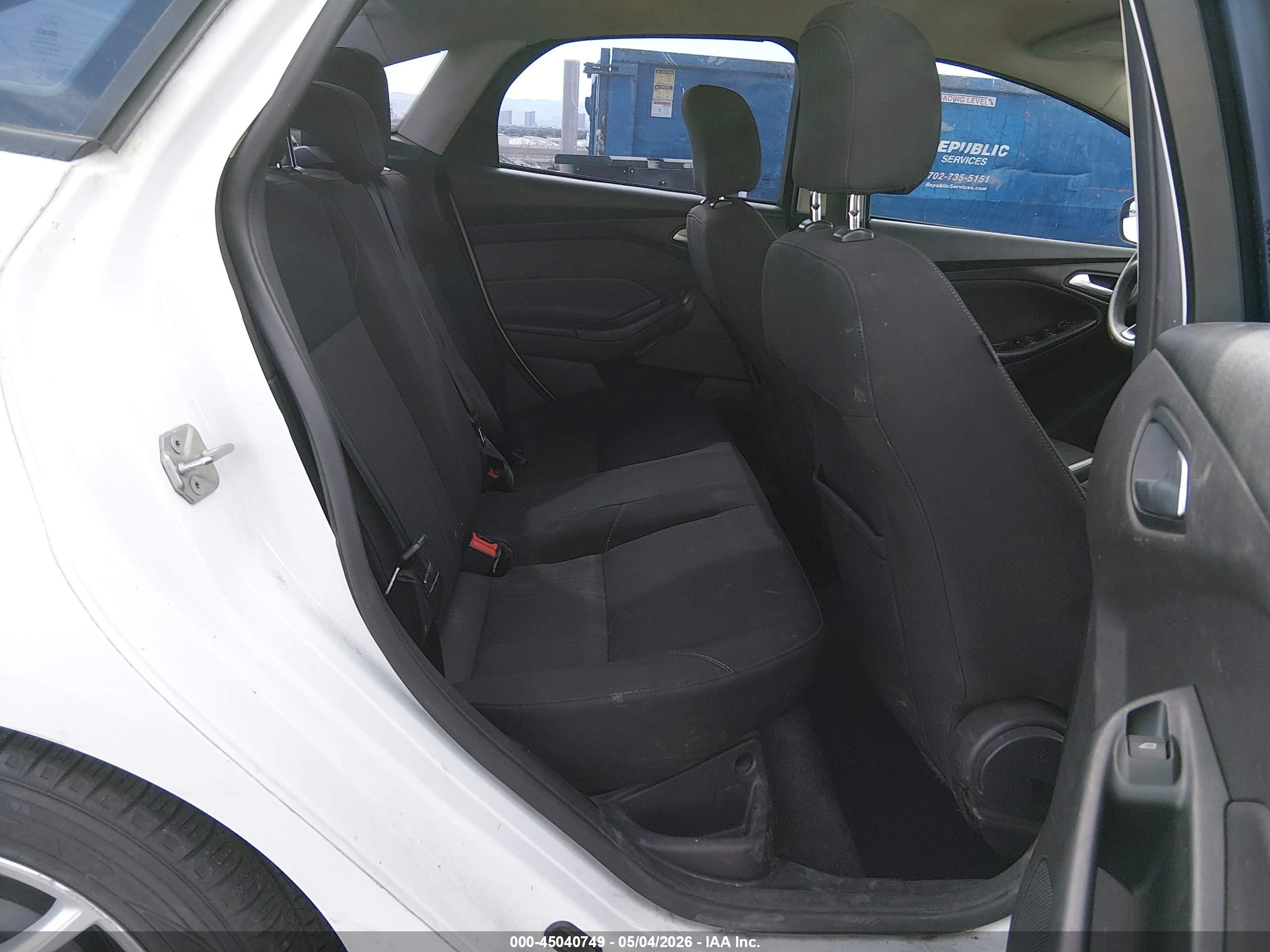 FORD FOCUS image 8