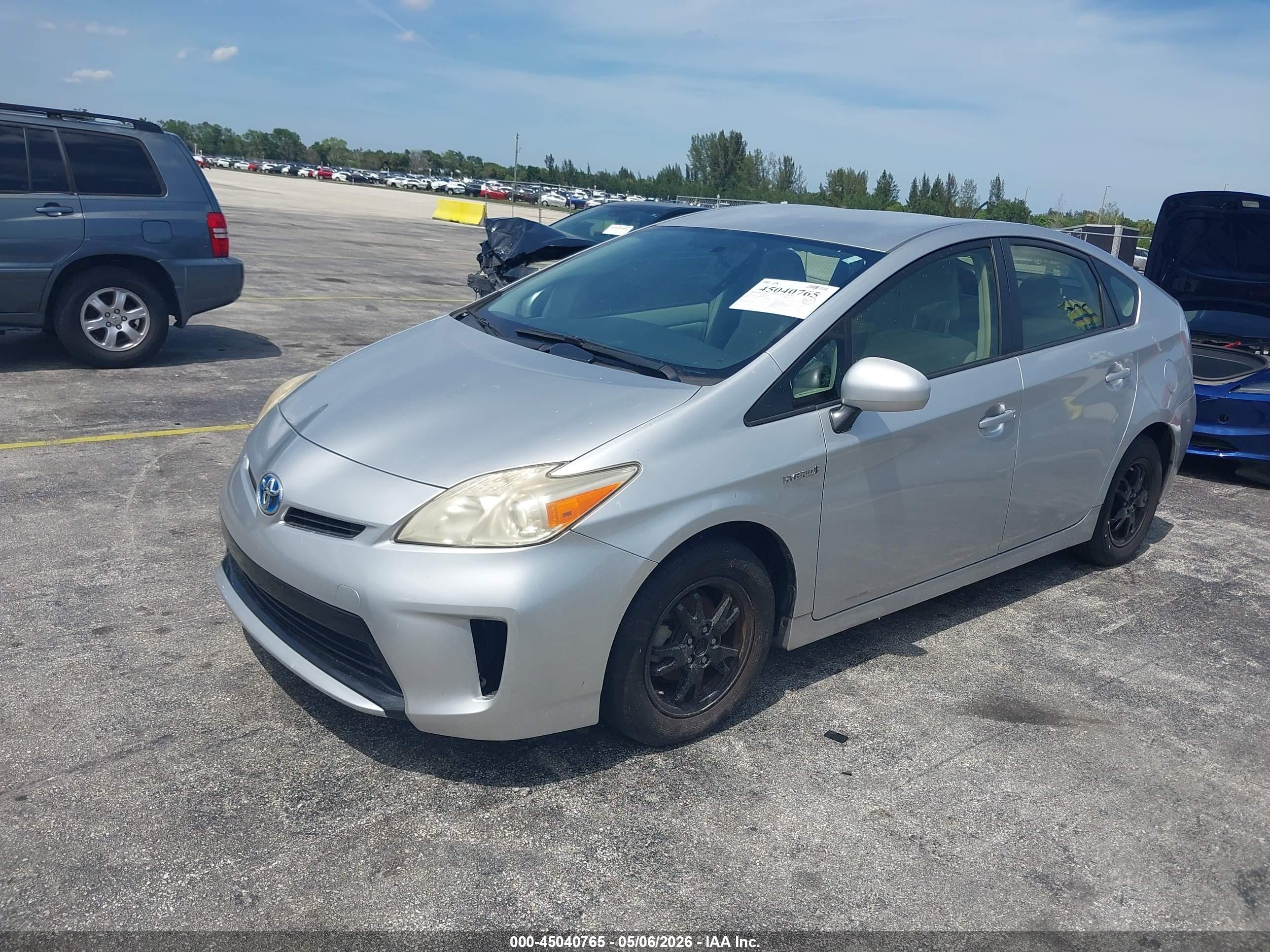 TOYOTA PRIUS image 2