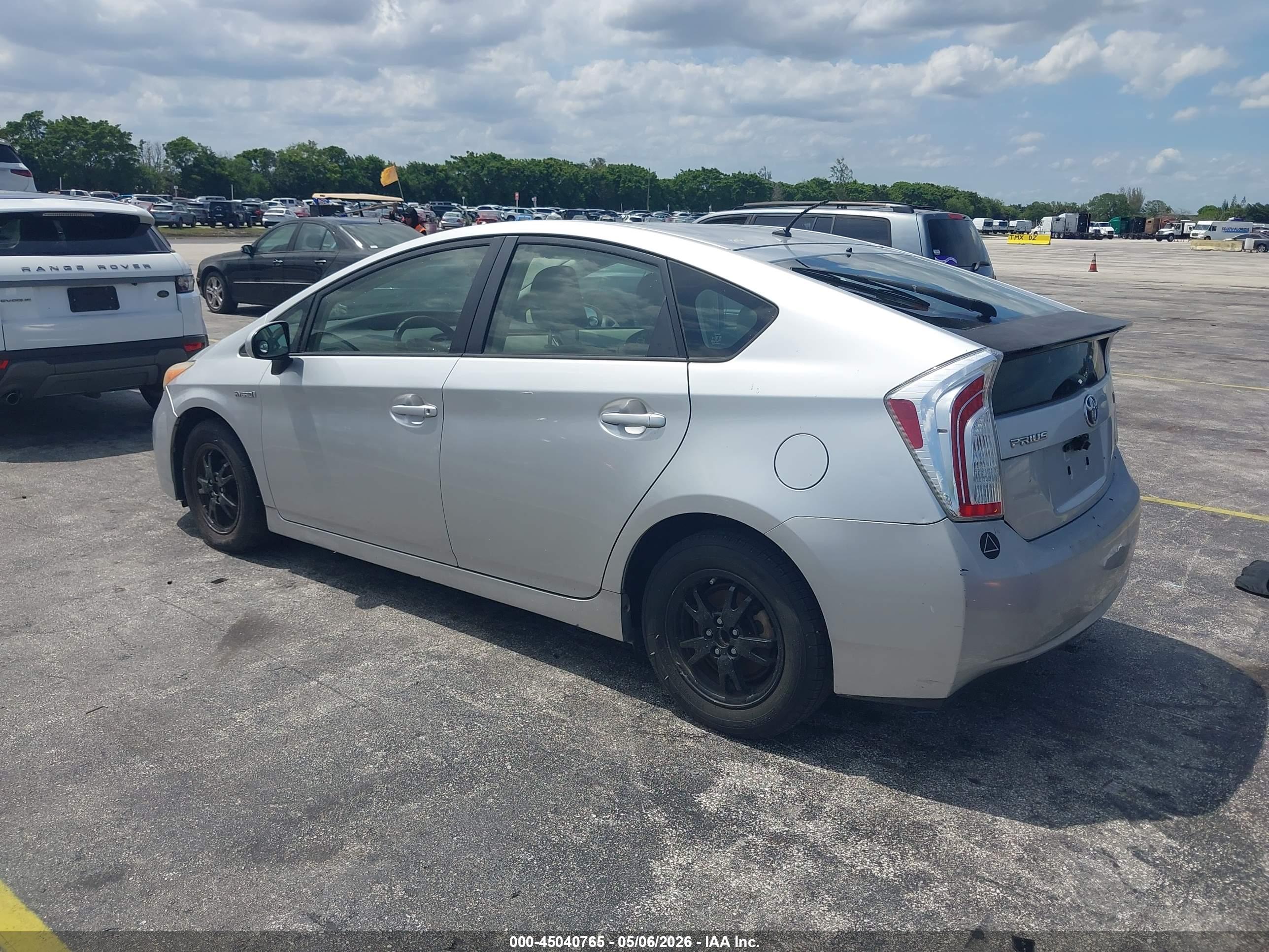 TOYOTA PRIUS image 3