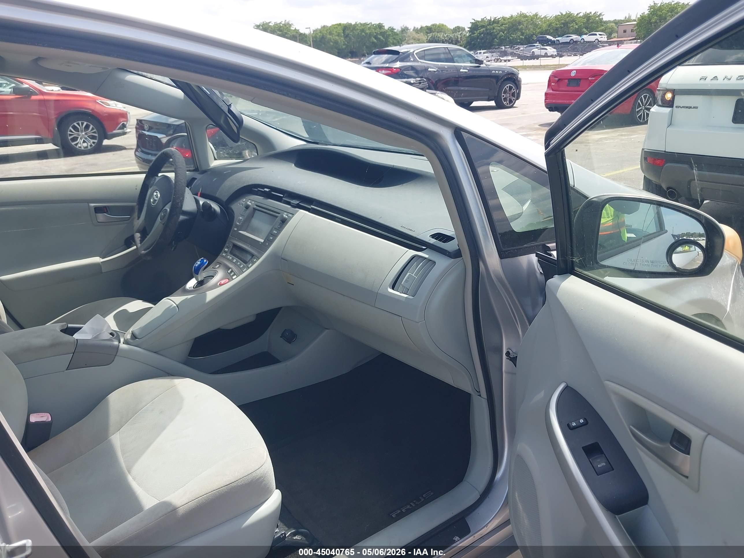 TOYOTA PRIUS image 5