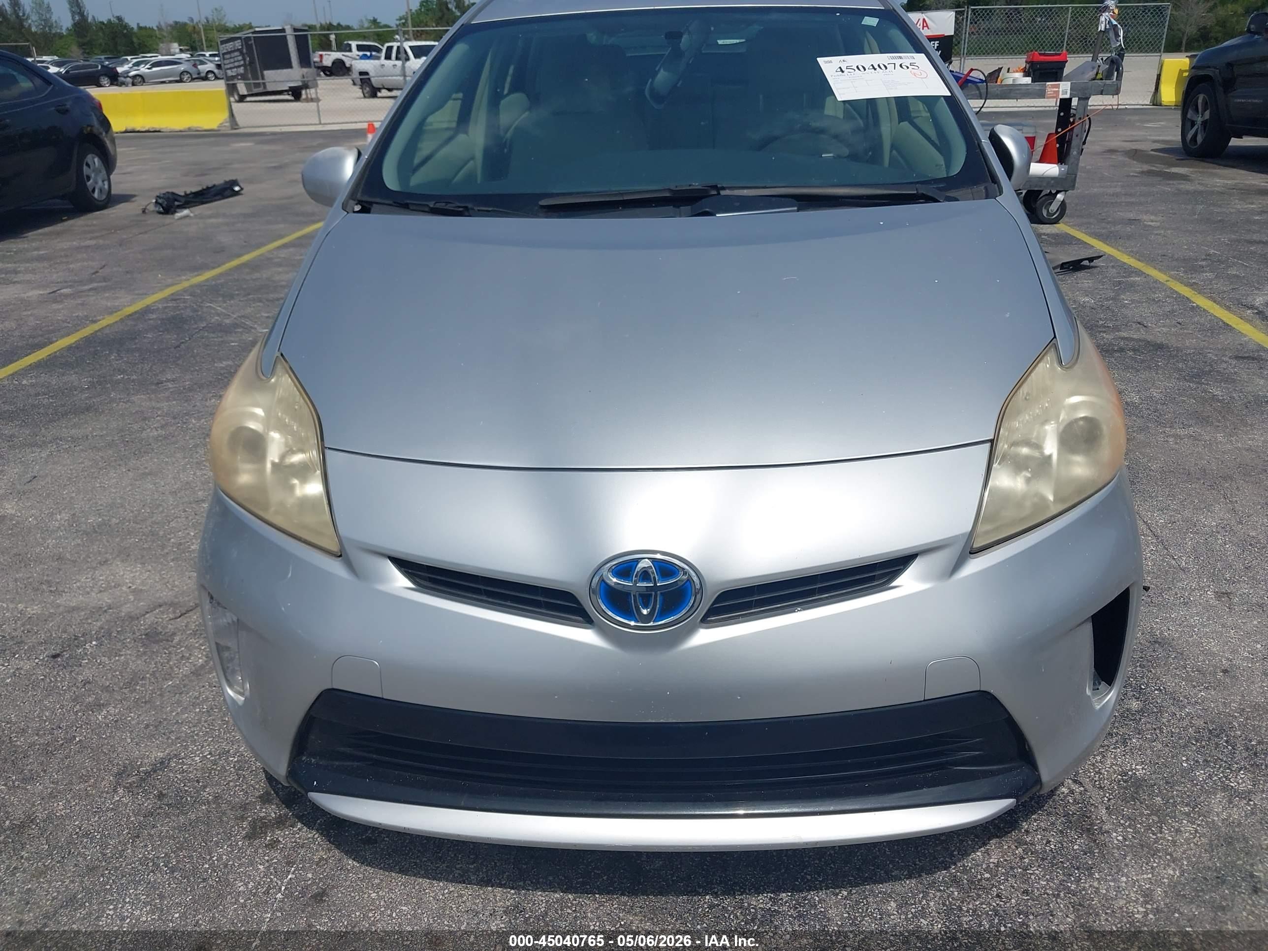 TOYOTA PRIUS image 6