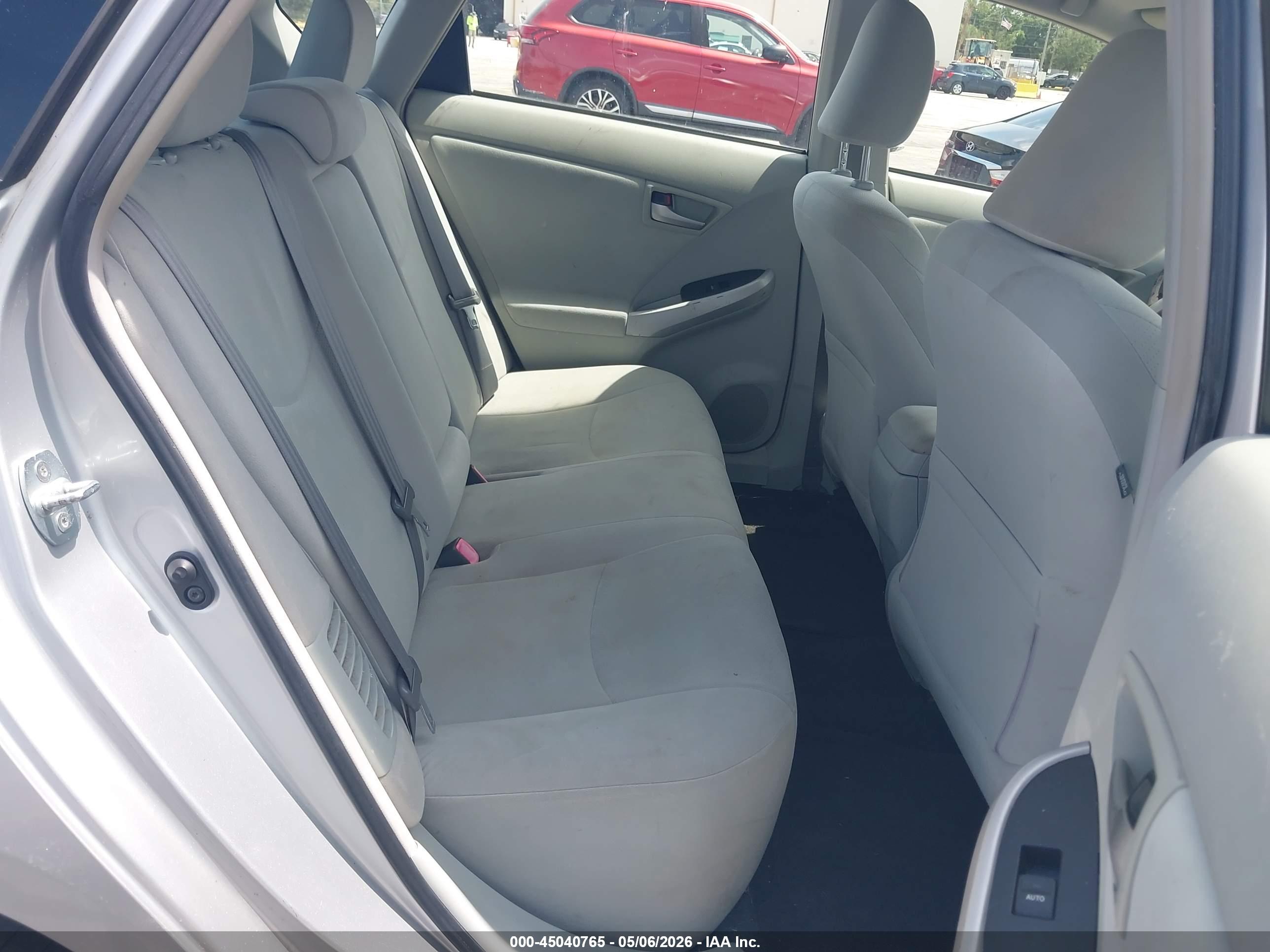 TOYOTA PRIUS image 8