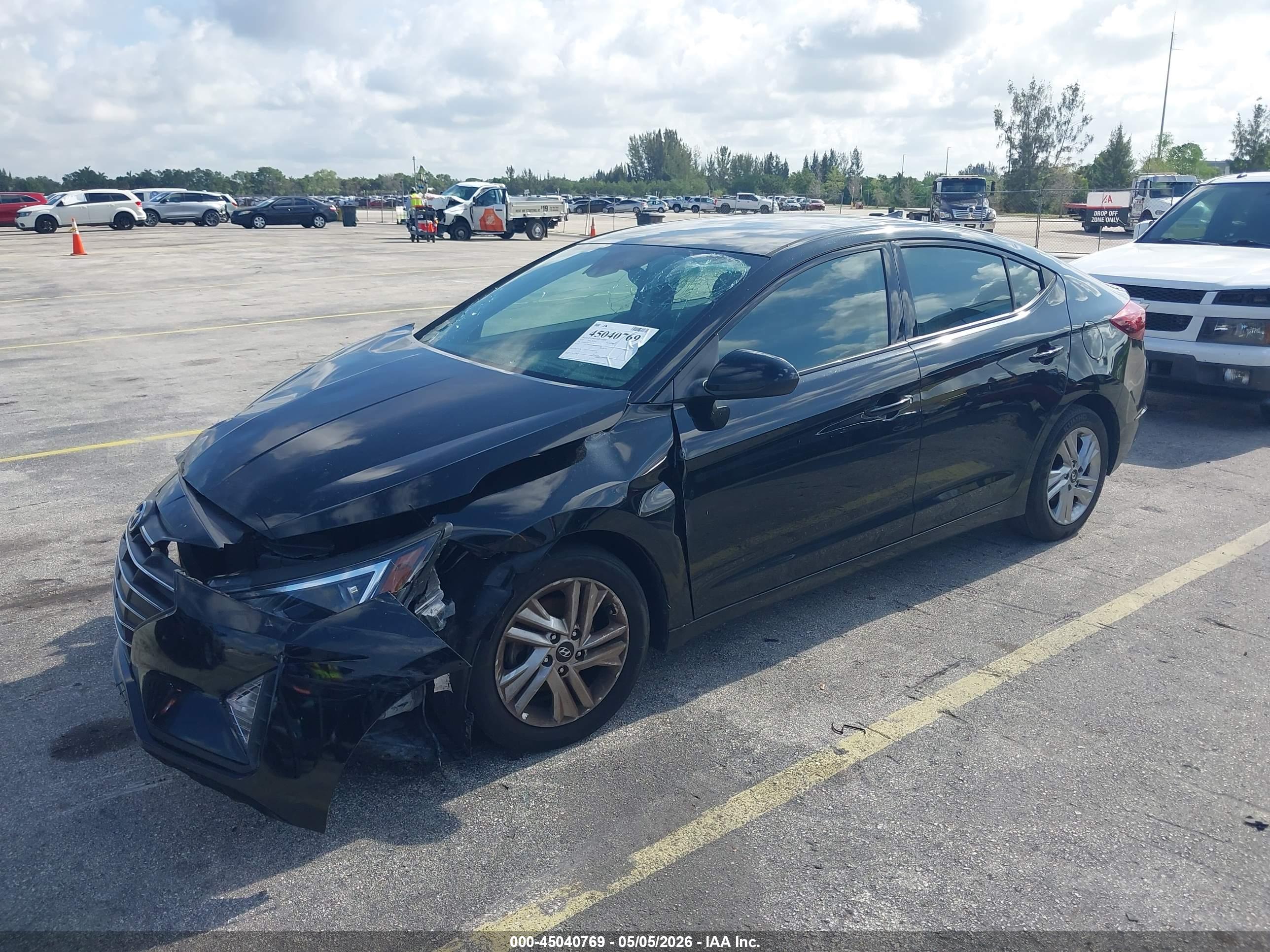 HYUNDAI ELANTRA image 2