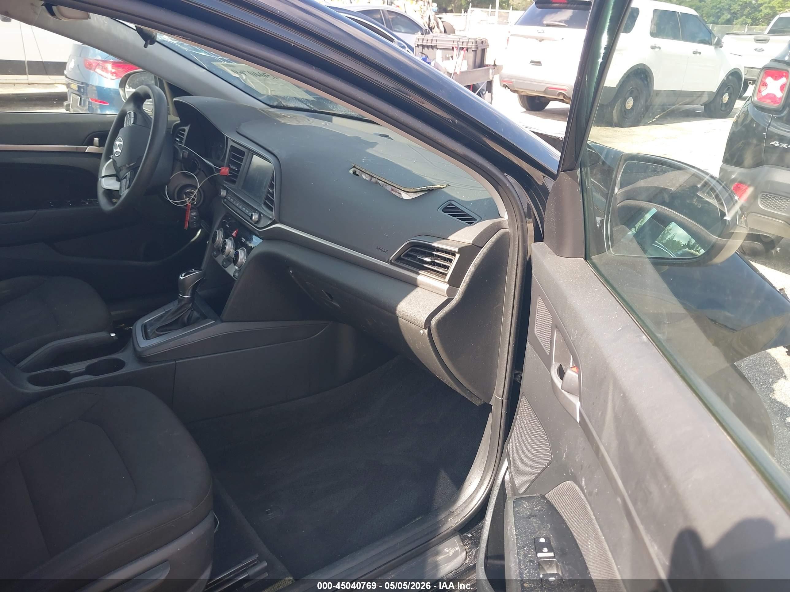 HYUNDAI ELANTRA image 5