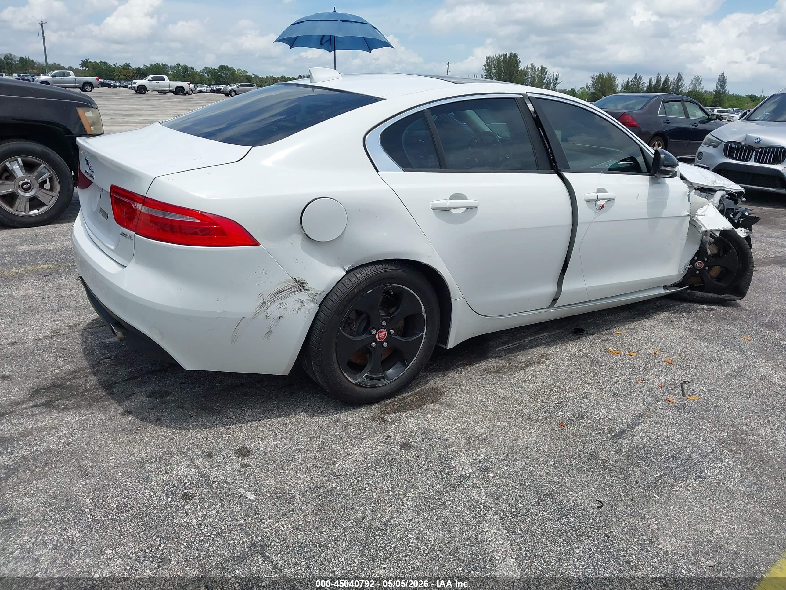 JAGUAR XE image 4
