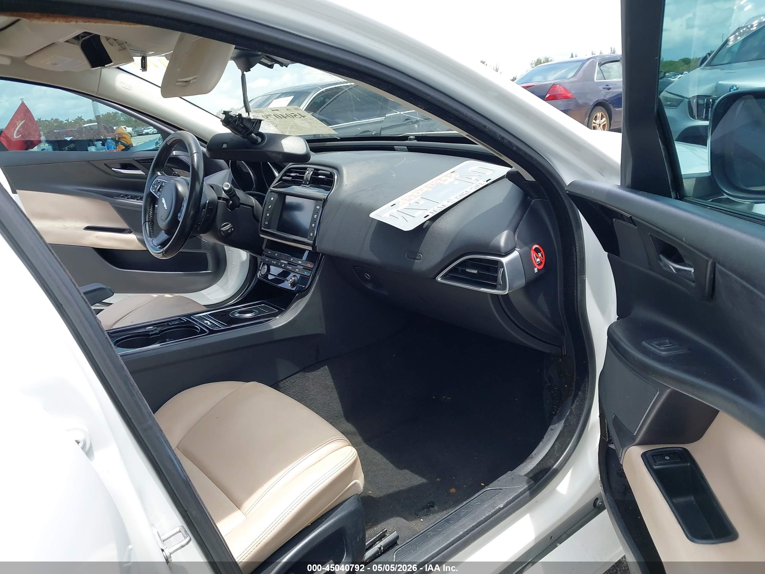 JAGUAR XE image 5