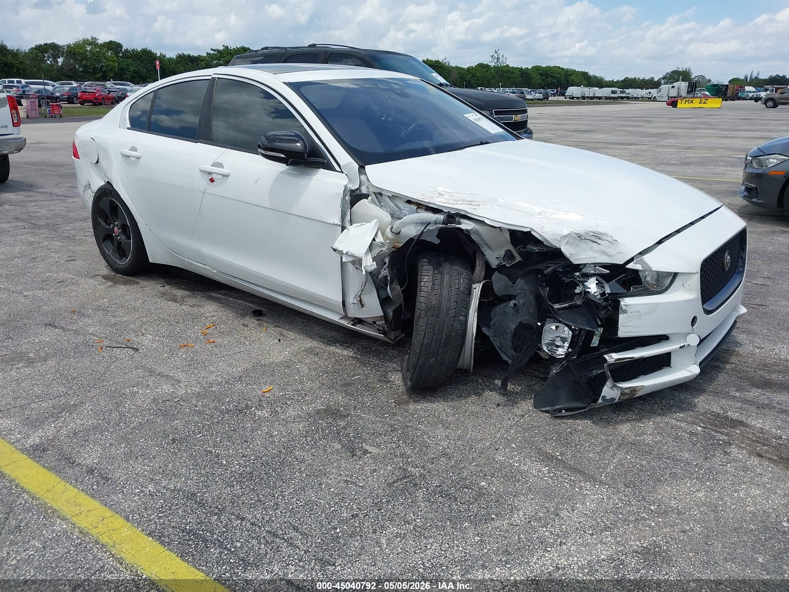 JAGUAR XE image 6