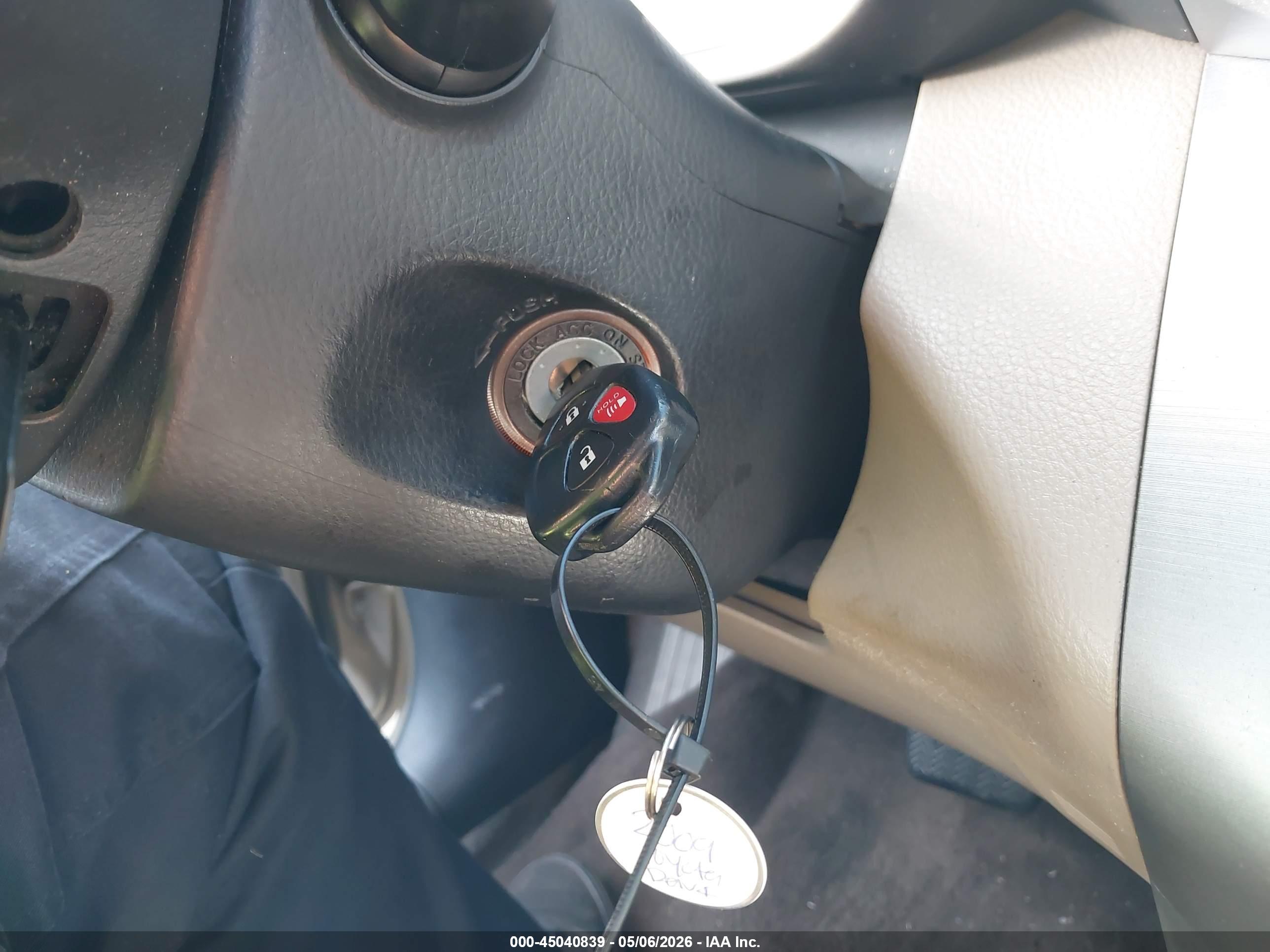 TOYOTA RAV4 image 11